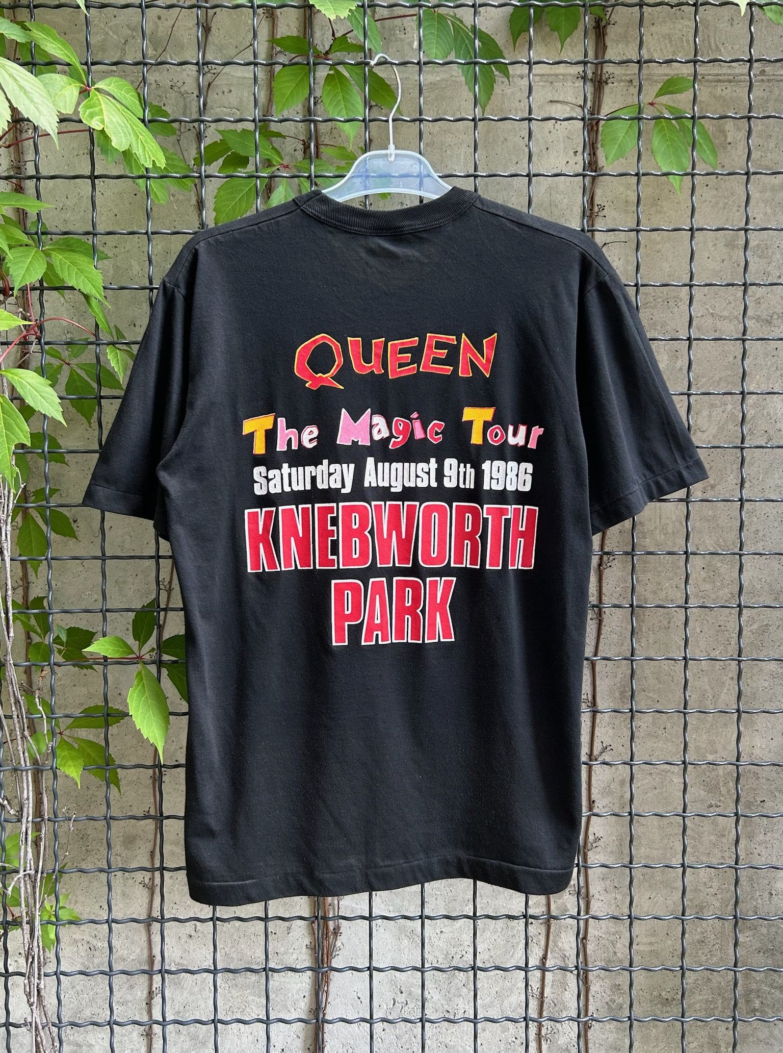 Band Tees Vintage 1986 Queen A Kind Of Magic The Magic Tour T-shirt Size US M / EU 48-50 / 2 - 2 Thumbnail