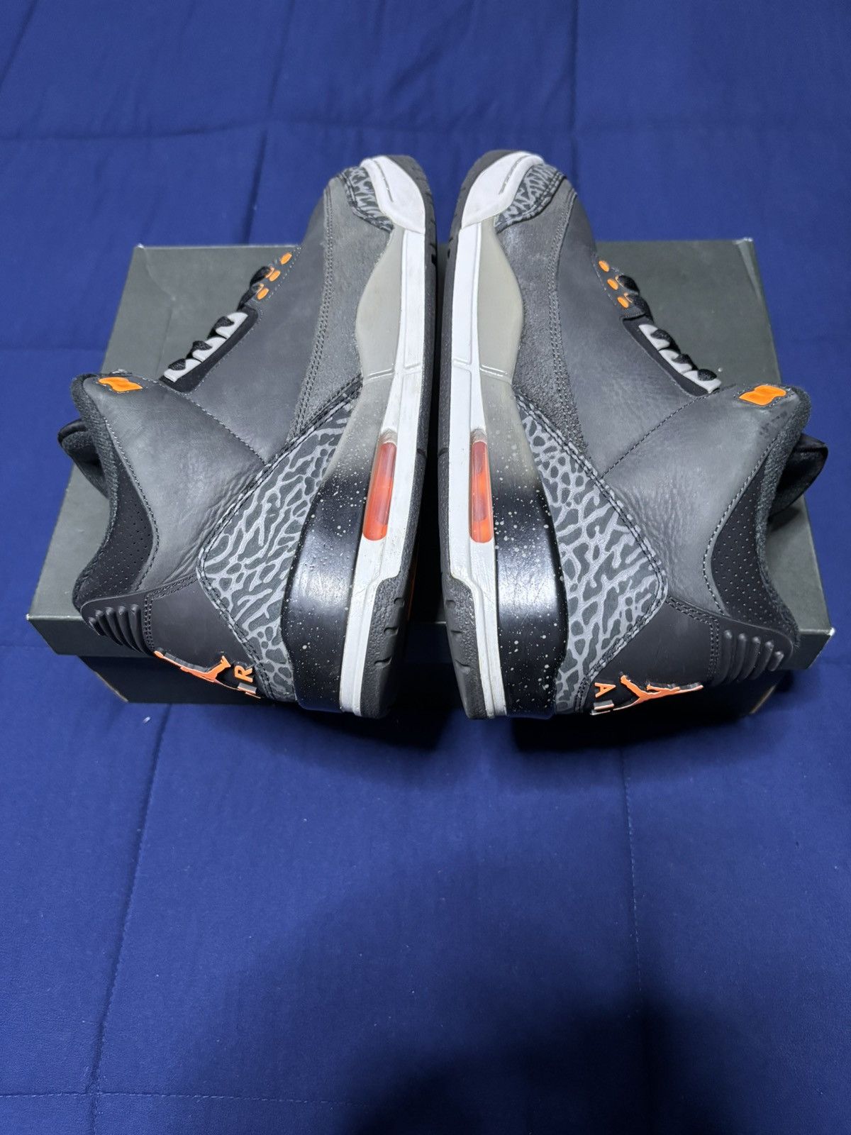 Jordan Brand Jordan 3 Retro Fear 2023 Size 9 Size US 9 / EU 42 - 2 Thumbnail