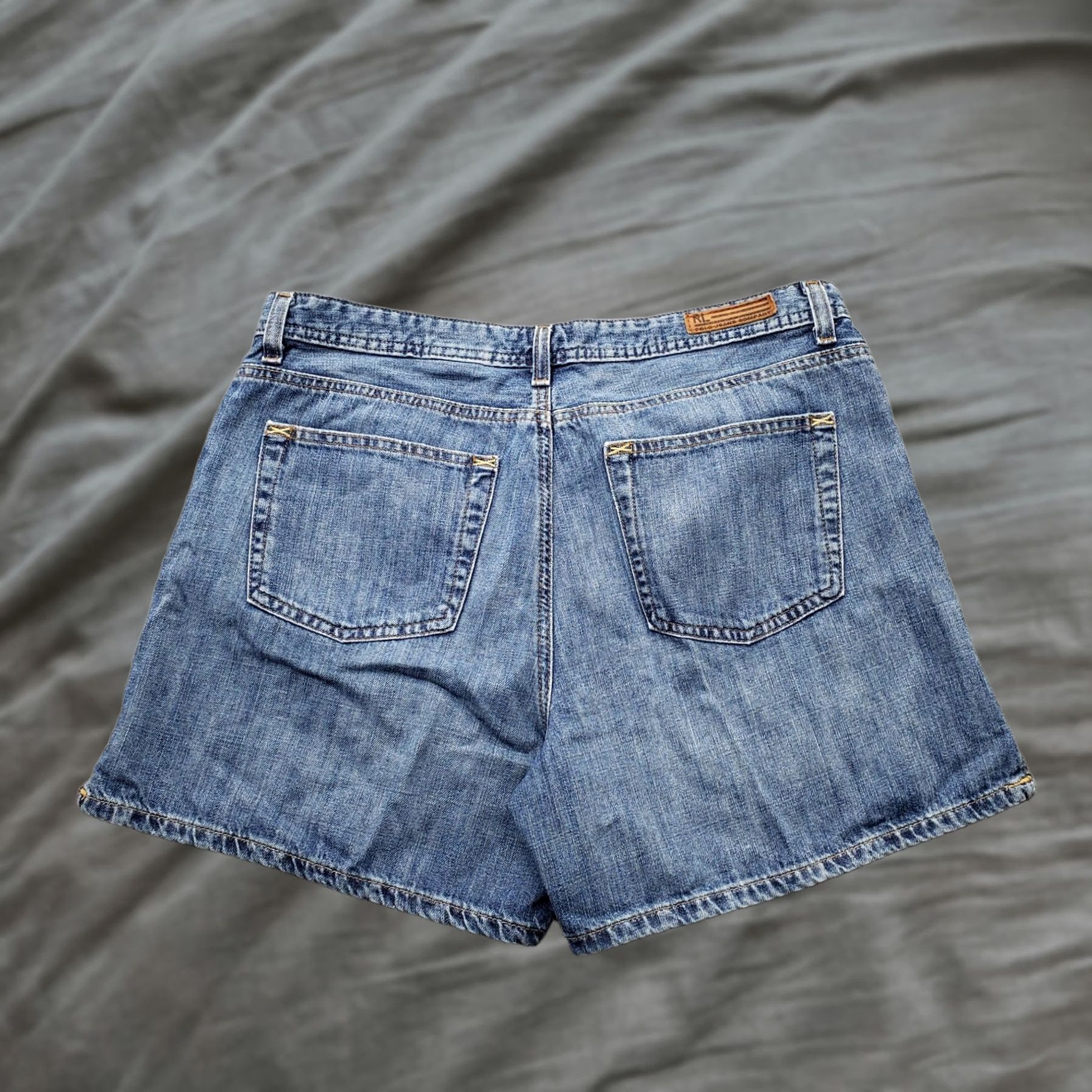 Denime Saturday Jeans Shorts Womens 32 Blue Denim Flat Front Side Slit Bermuda Wash Medium Beach Casual Womens Size 32 Denim Shorts Size 24" / US 00 / IT 34 - 1 Thumbnail