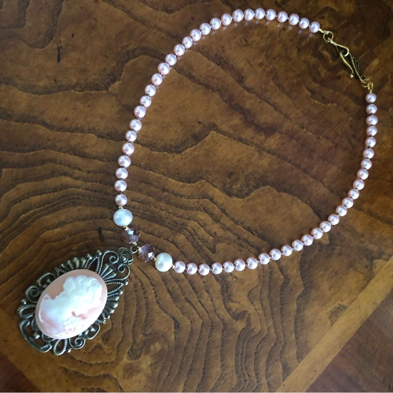 Handmade Handcrafted repurpose victorian lady cameo Pearl necklace Size ONE SIZE - 8 Thumbnail