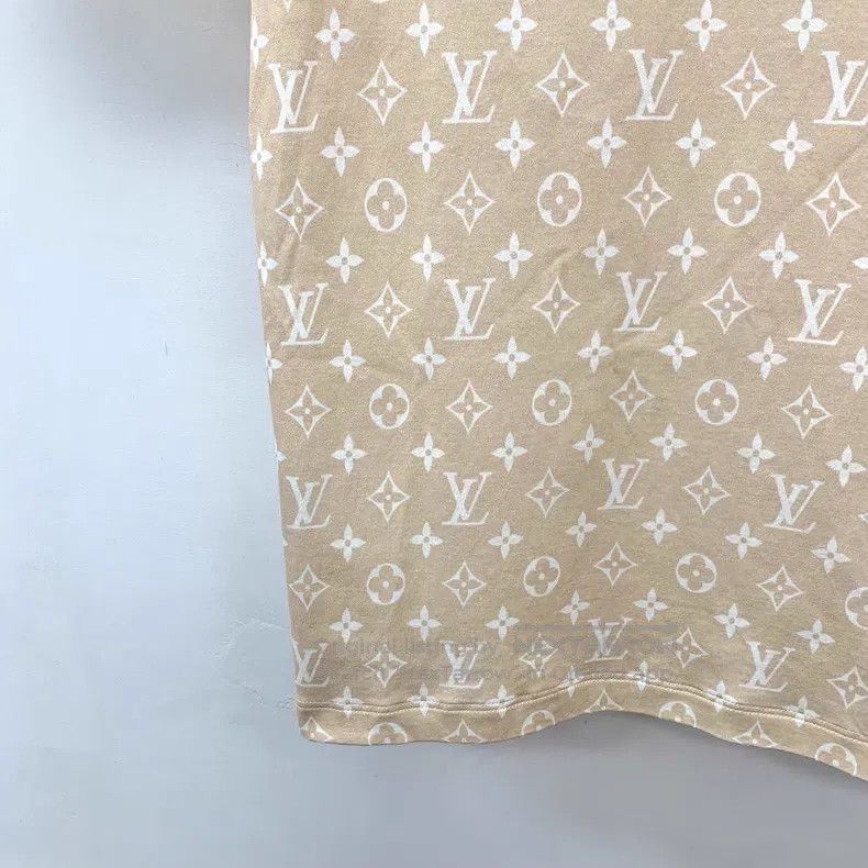 Louis Vuitton Louis Vuitton 22 color-block logo full print cotton crew n Size US S / EU 44-46 / 1 - 4 Thumbnail