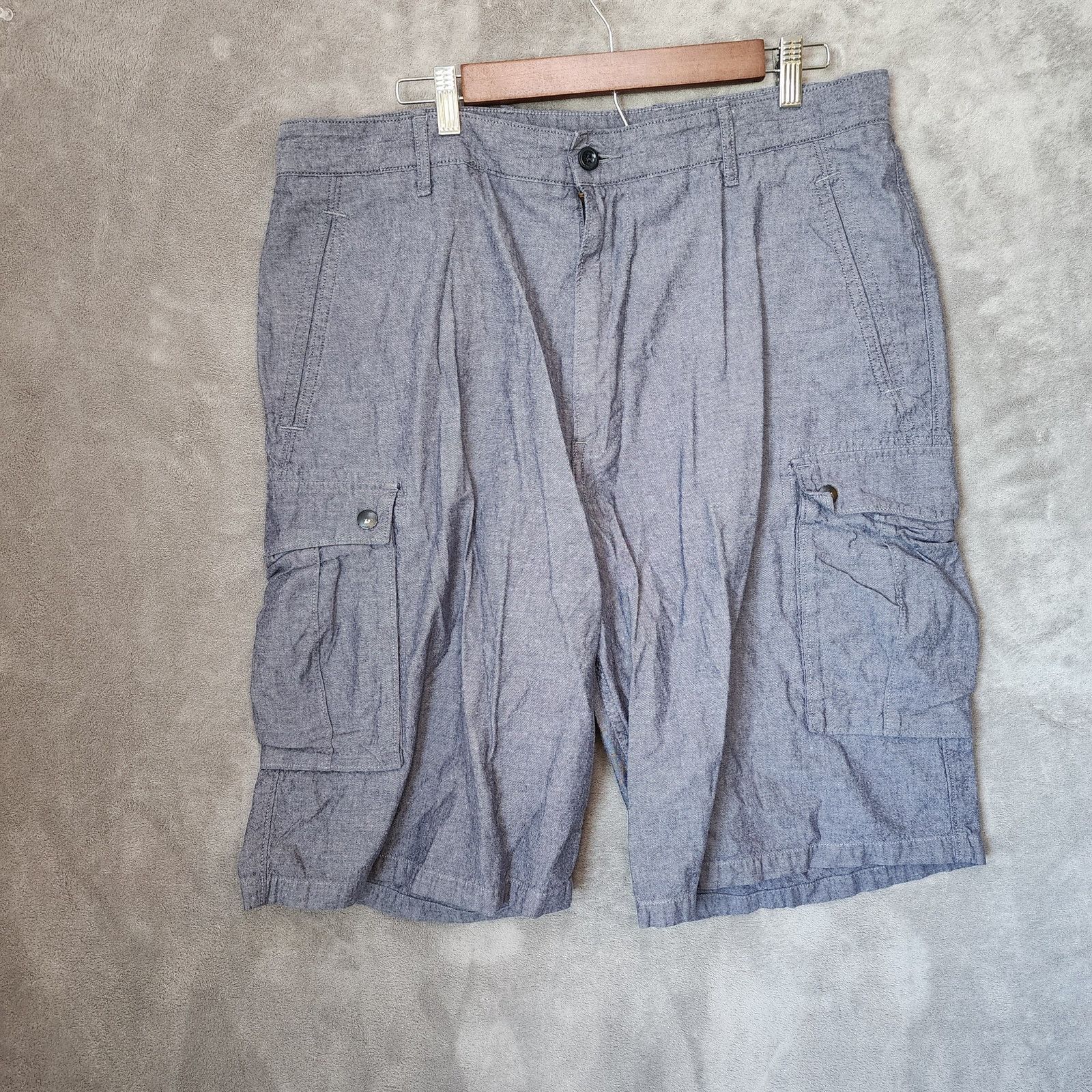 Levi's Levi's Gray Cargo Shorts Men's 36, White Tag Size US 36 / EU 52 - 2 Thumbnail