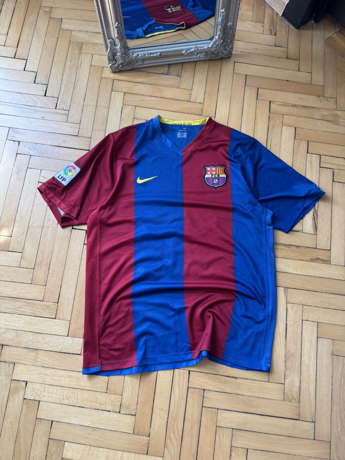 Vintage Very Rare Vintage Nike F.C.Barcelona Ronaldinho 10 Size US L / EU 52-54 / 3 - 1 Thumbnail