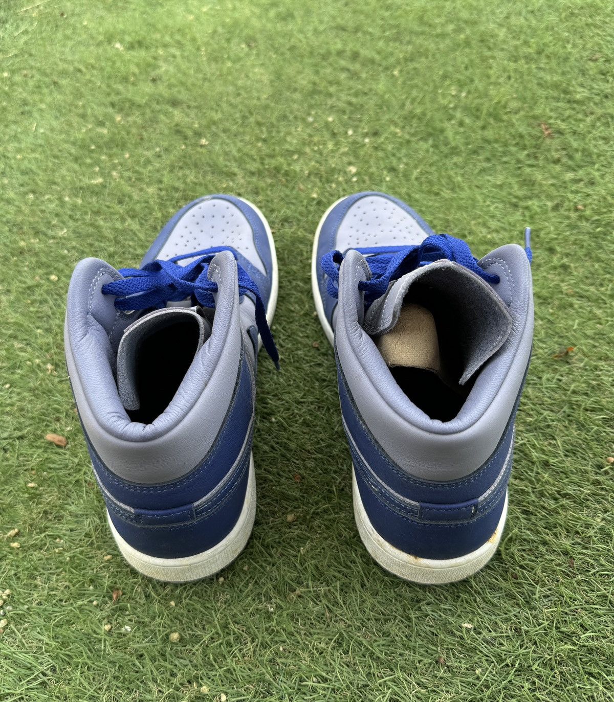 Nike NIKE AIR JORDAN 1 MID ROYAL BLUE SNEAKERS Size US 11 / IT 41 - 6 Thumbnail
