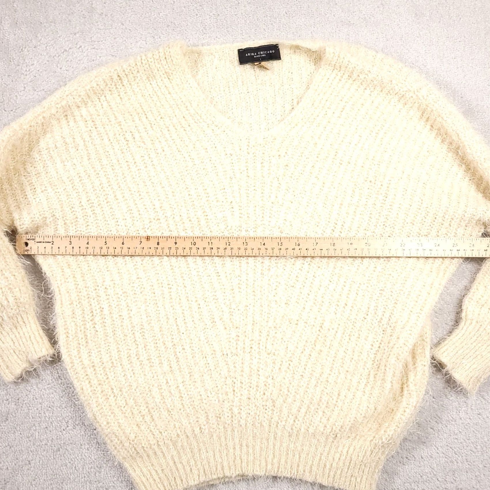 Akira VINTAGE Akira Chicago Black Label Sweater Womens Large Ivory Eyelash V Neck Soft Casual Size L / US 10 / IT 46 - 5 Thumbnail