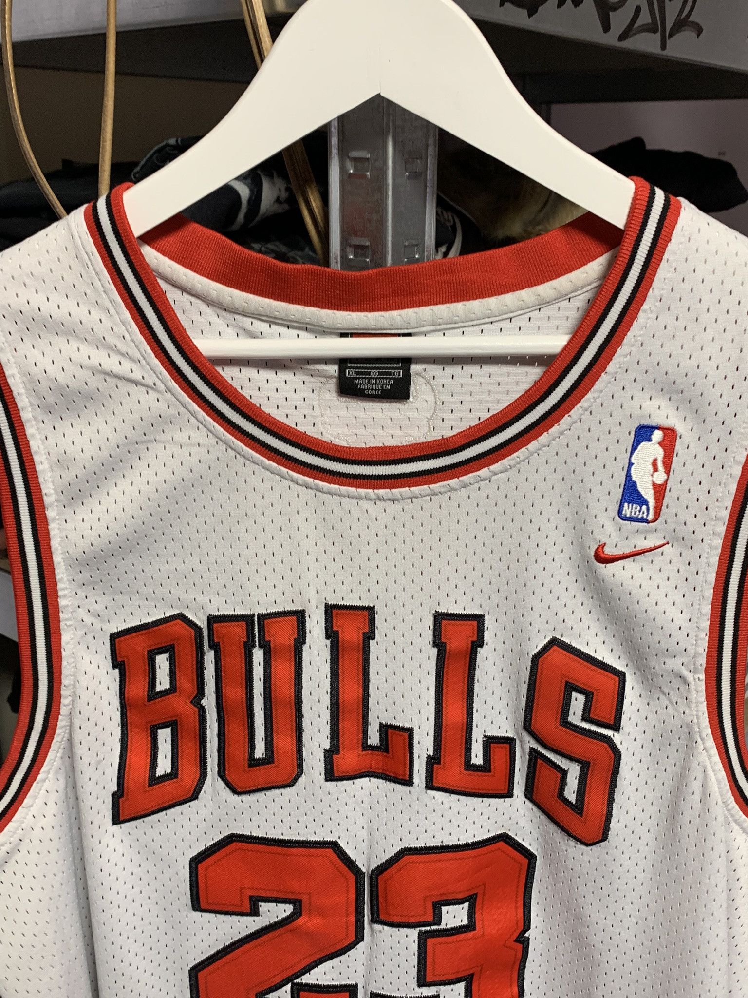 Nike Vintage Nike Chicago Bulls NBA Jersey Jordan #23 XL Size US XL / EU 56 / 4 - 9 Thumbnail