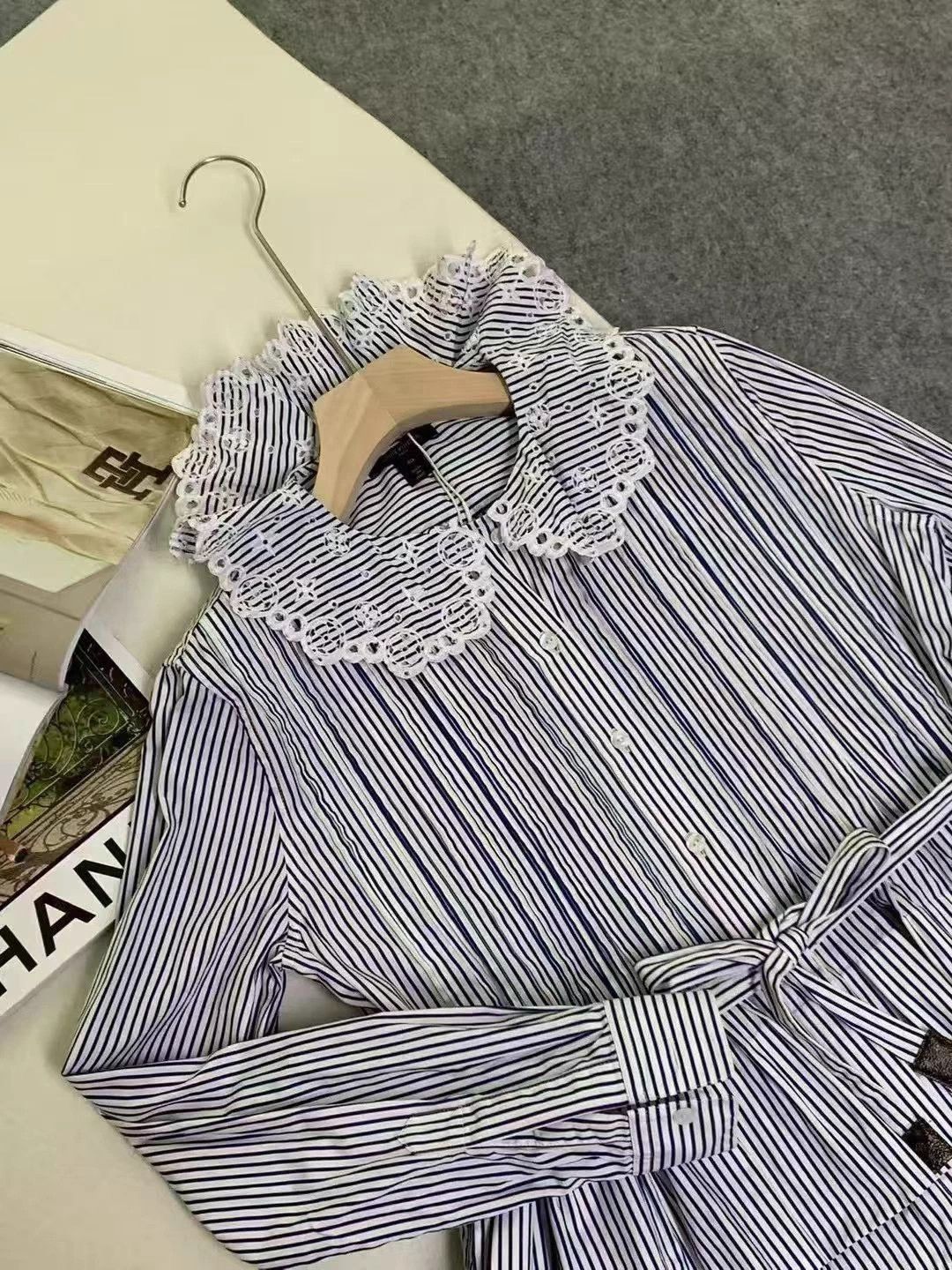 Louis Vuitton LV Ruffle Stripe Shirt Like New 40 Size M / US 6-8 / IT 42-44 - 5 Thumbnail