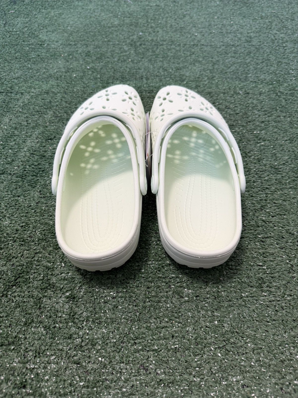 Crocs Crocs Classic Floral Cut Out Clog Jade Tint Men 5/ Women 7 Size US 7 / IT 37 - 4 Thumbnail