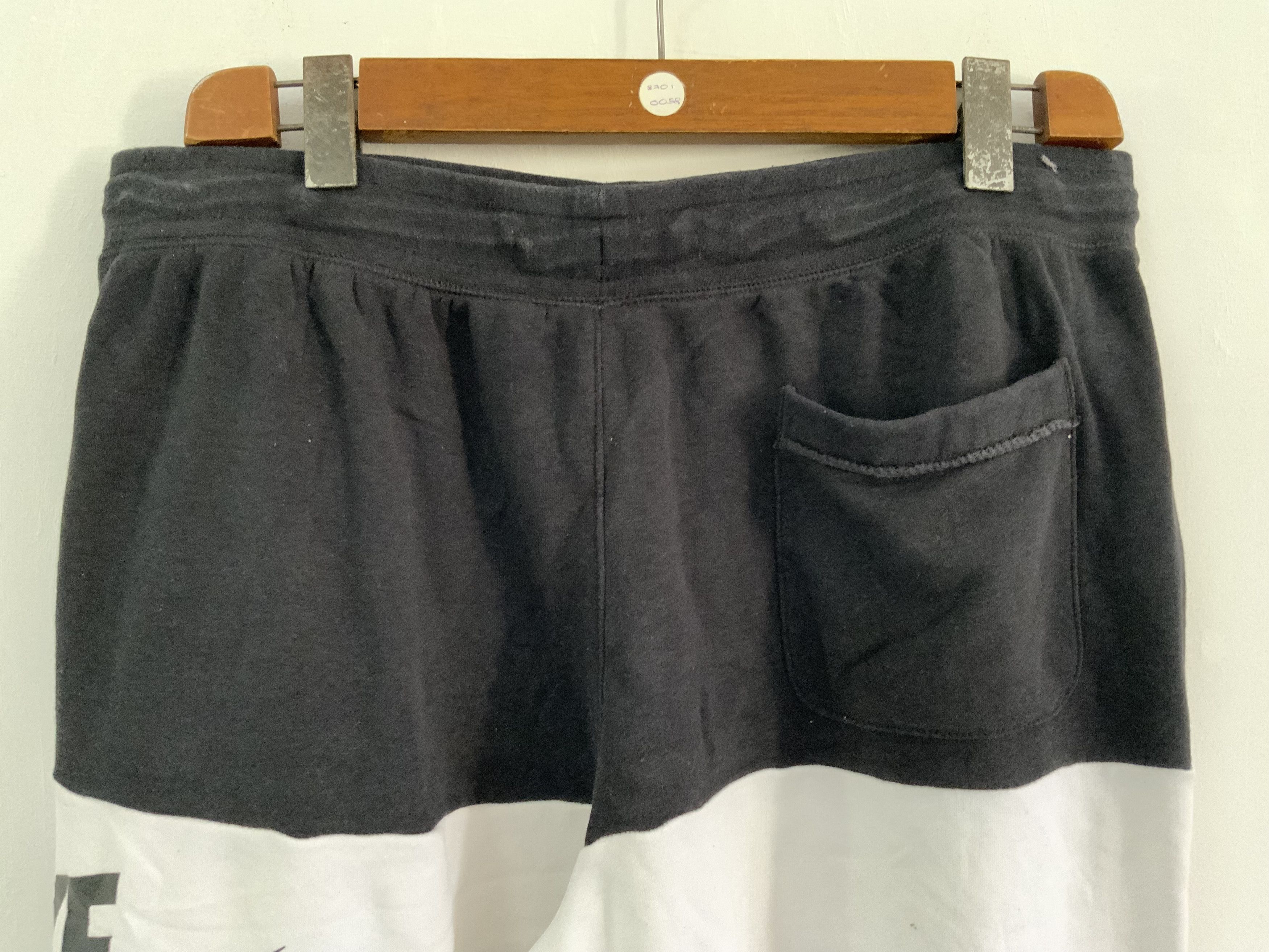 Nike Nike Swoosh Big Logo White Black Shorts Size US 32 / EU 48 - 5 Thumbnail