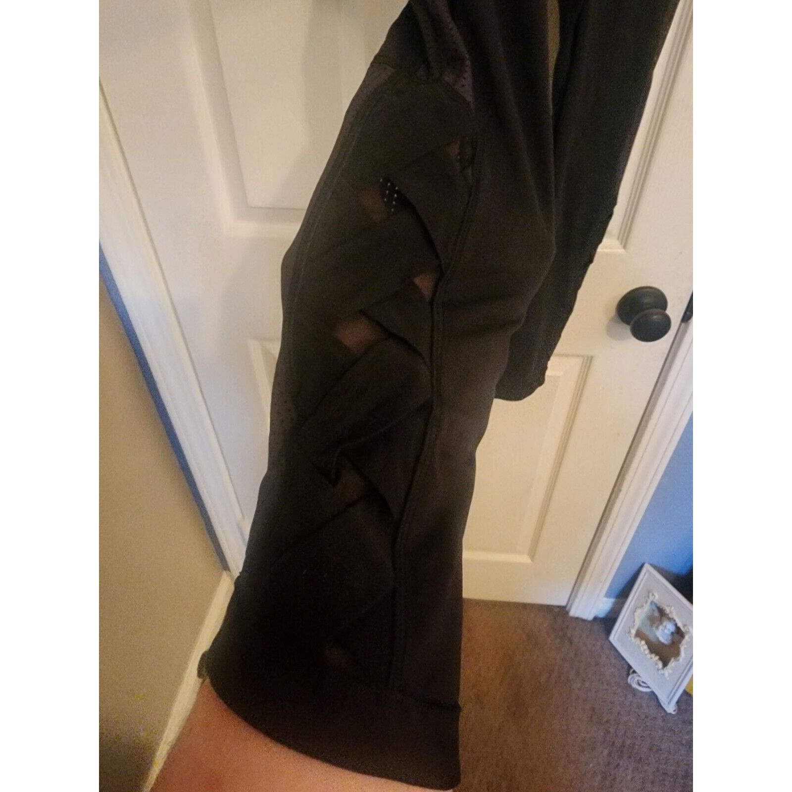 Lululemon Lululemon Womens Criss Cross Mesh Leggings Sz 4 Black Size 27" / US 4 / IT 40 - 4 Thumbnail