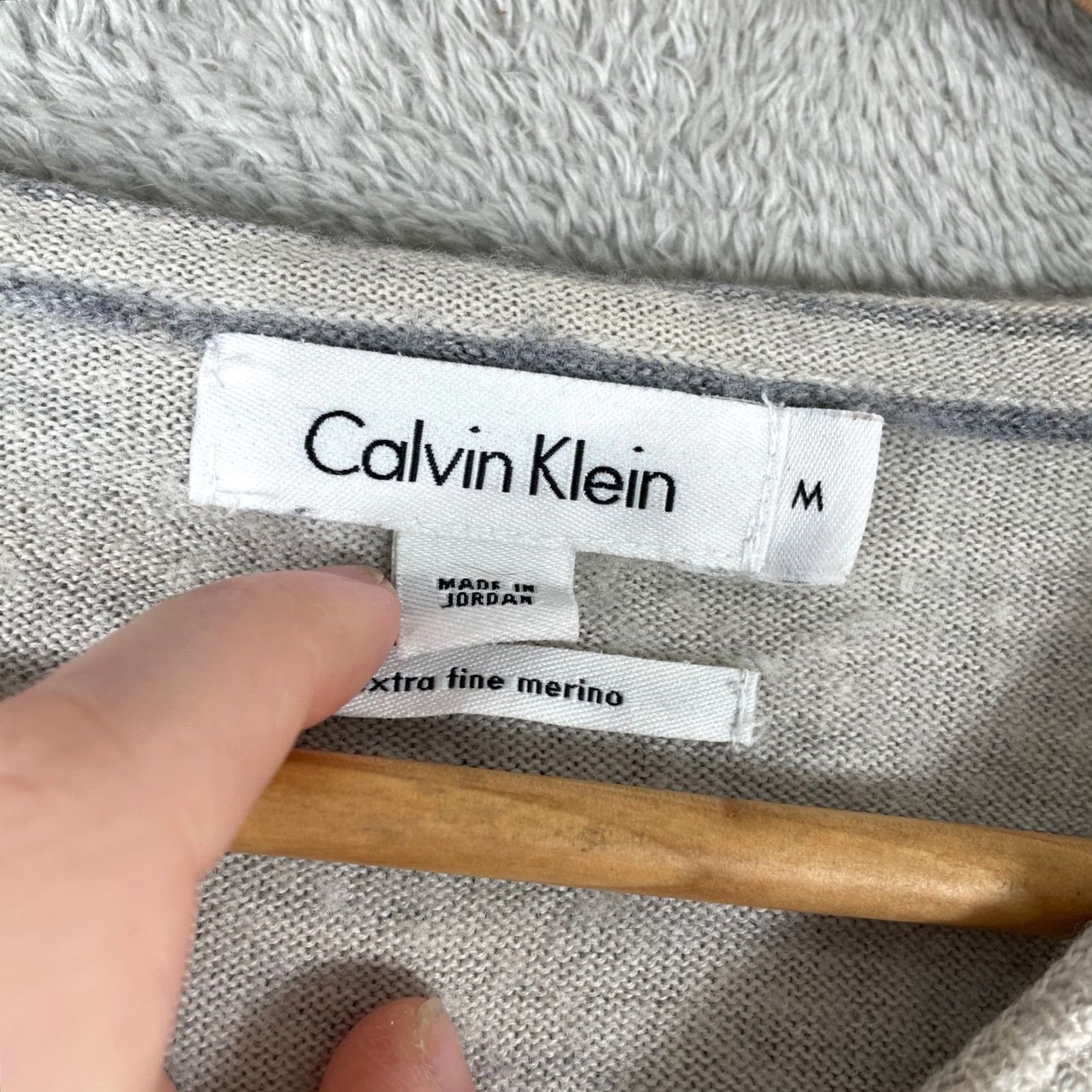 Calvin Klein Calvin Klein V-Neck Sweater Mens M Gray Merino Wool Pullover Regular Knitted Size US M / EU 48-50 / 2 - 2 Thumbnail