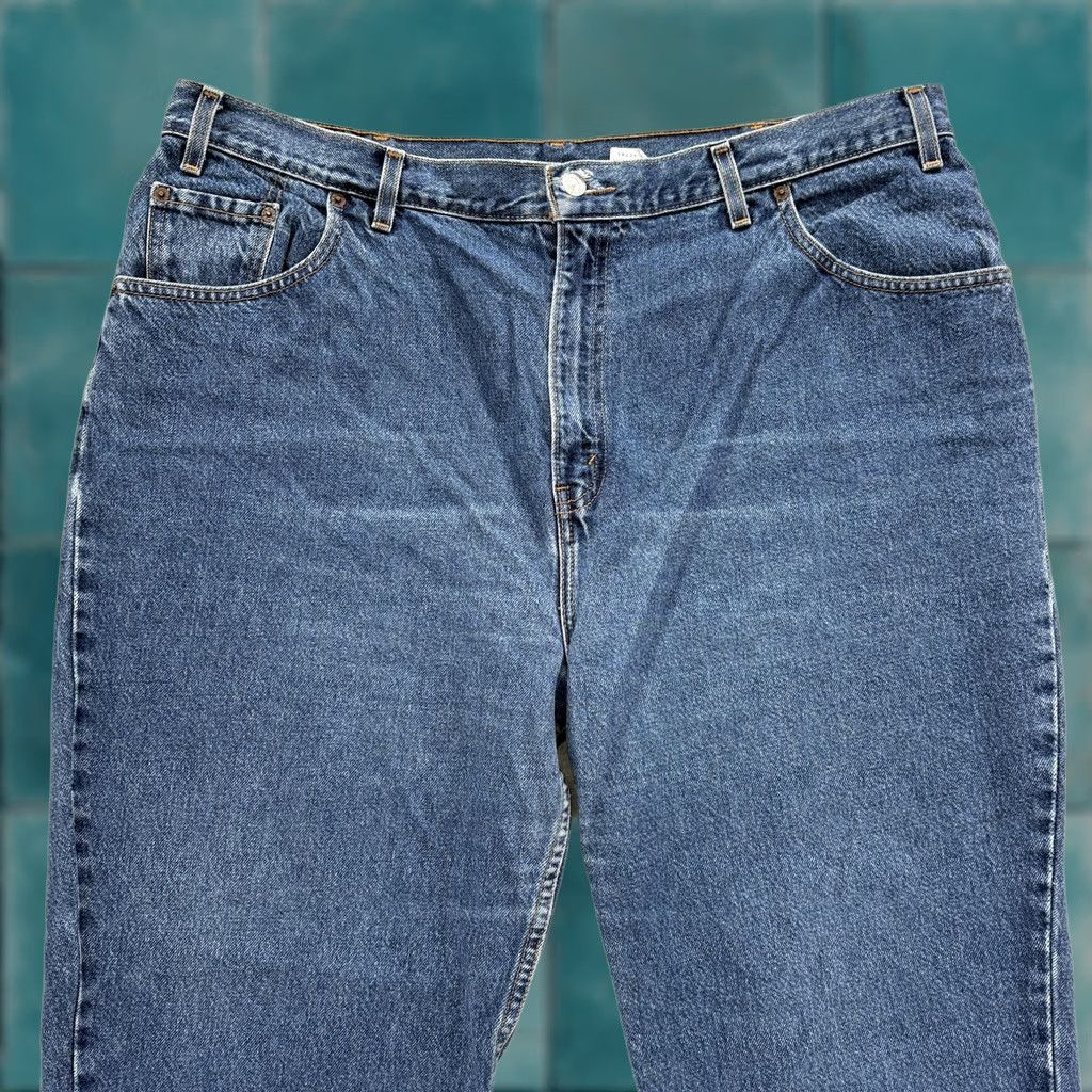 Levi's VINTAGE Levis 550 Relaxed Tapered Jeans Womens 22 Blue Med Wash High Rise Y2K Size 40" / US 18 - 1 Thumbnail