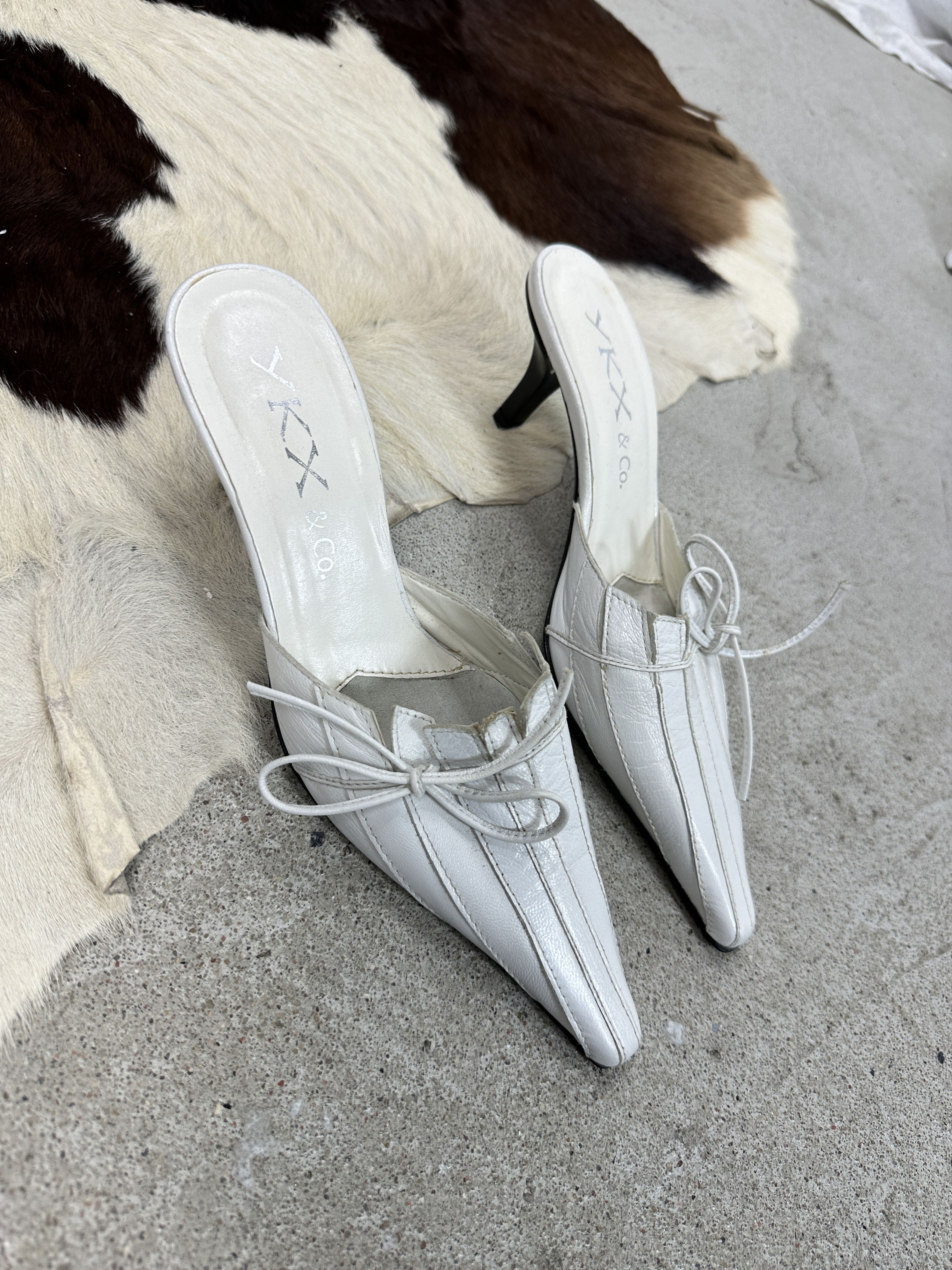 Vintage Vintage Avant Garde Preppy Old Money Leather Mules Heels 00s Size US 5 / IT 35 - 1 Thumbnail
