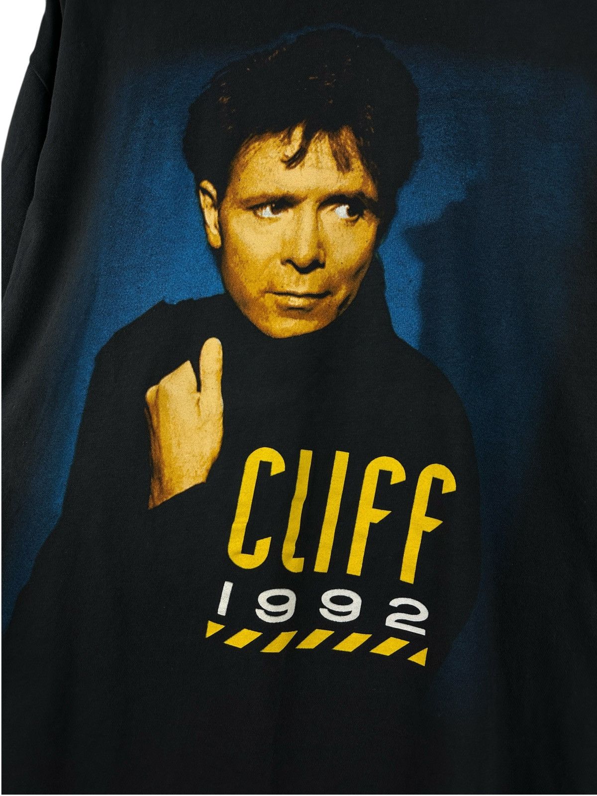 Band Tees Vintage 1992 Cliff Richard Access All Areas Tour T-Shirt Size US XL / EU 56 / 4 - 6 Thumbnail