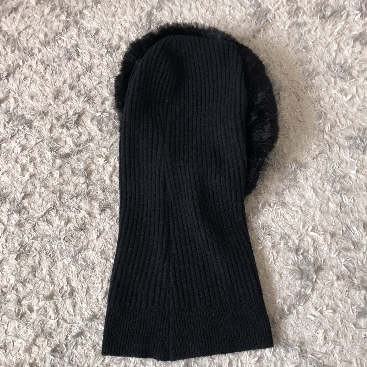 Alo Alo Yoga Opulent Faux Fur Wintersun Balacava Black Size ONE SIZE - 4 Thumbnail