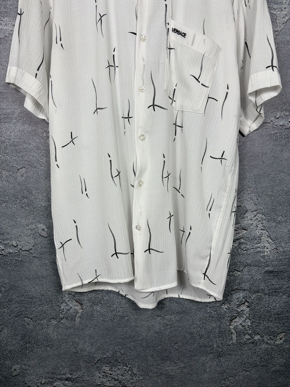 Versace Versace Vintage White Short Sleeve Pattern Shirt Size M Size US M / EU 48-50 / 2 - 3 Thumbnail
