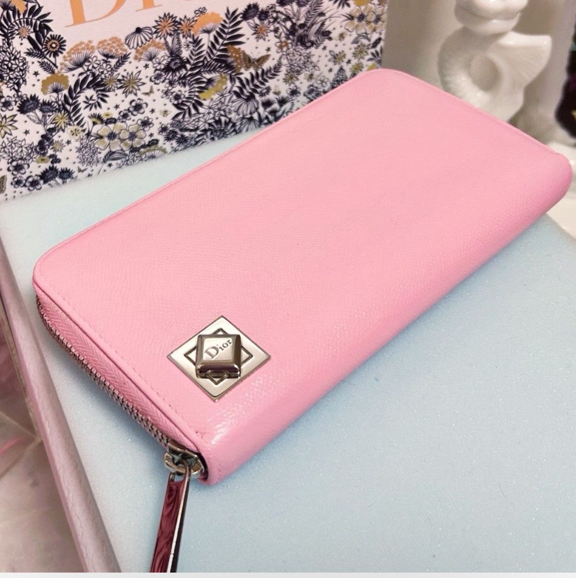 Dior Authentic Dior Baby Pink Turn Me Continental Wallet / Clutch Size ONE SIZE - 4 Thumbnail
