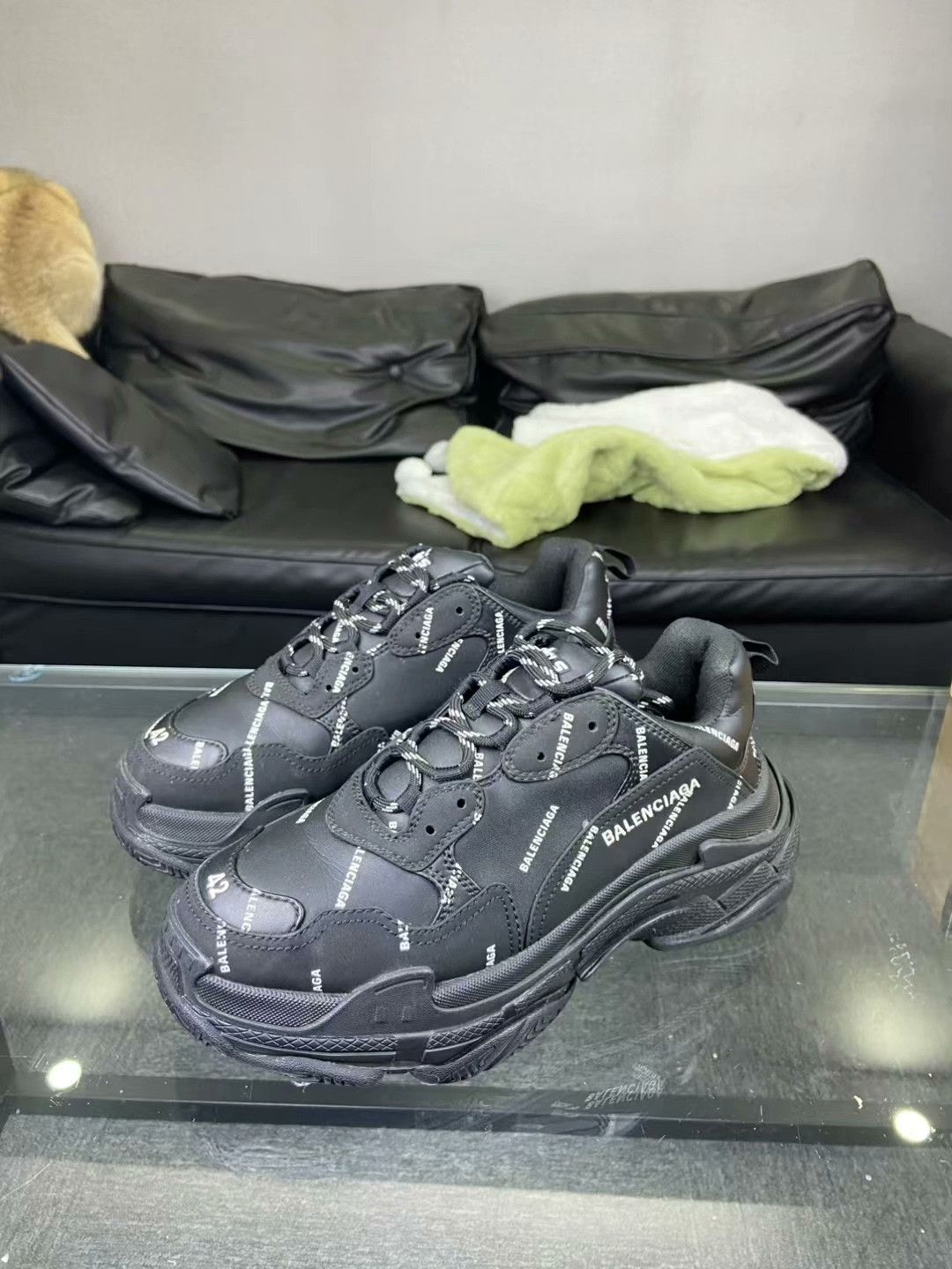 Balenciaga Balenciaga Black Hitop Sneakers 9 Men Size US 9 / EU 42 - 1 Thumbnail