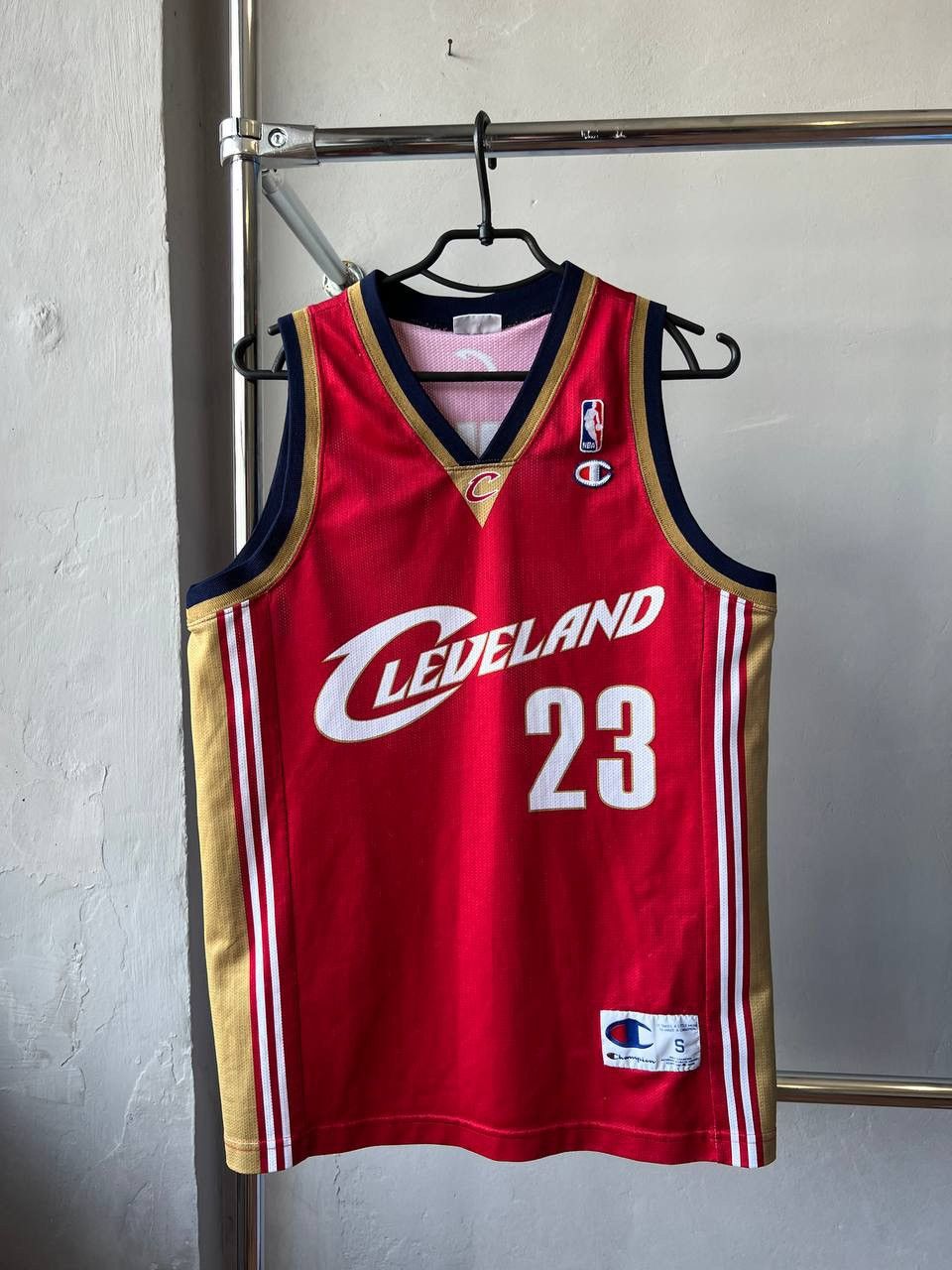 NBA CLEVELEND CAVALIERS #23 JAMES BASKETBALL CHAMPION JERSEY S Size US S / EU 44-46 / 1 - 2 Thumbnail