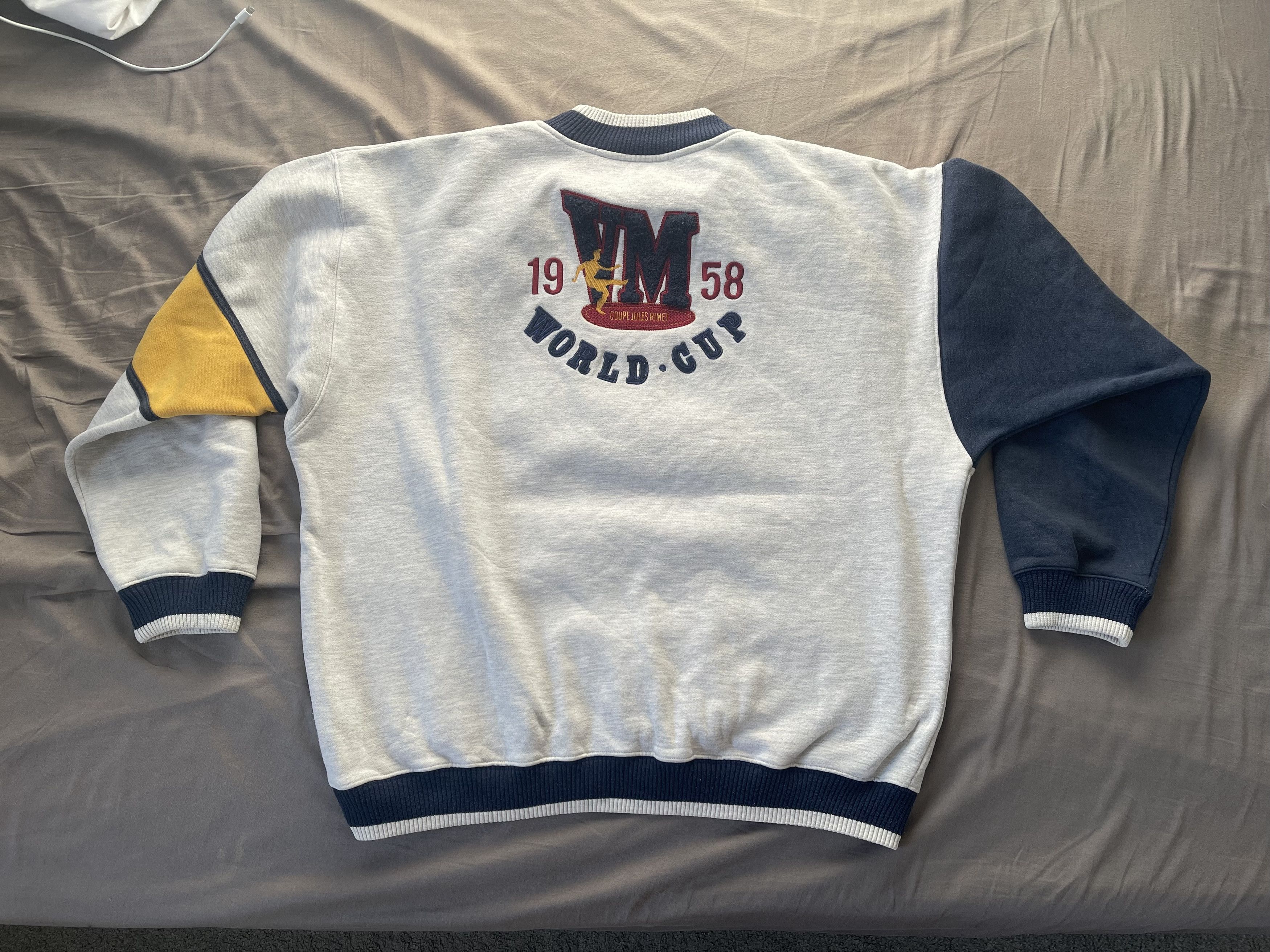 Adidas Adidas Sweatshirt Sweden 1958 FIFA World Cup Jules Rimet Size US L / EU 52-54 / 3 - 7 Thumbnail