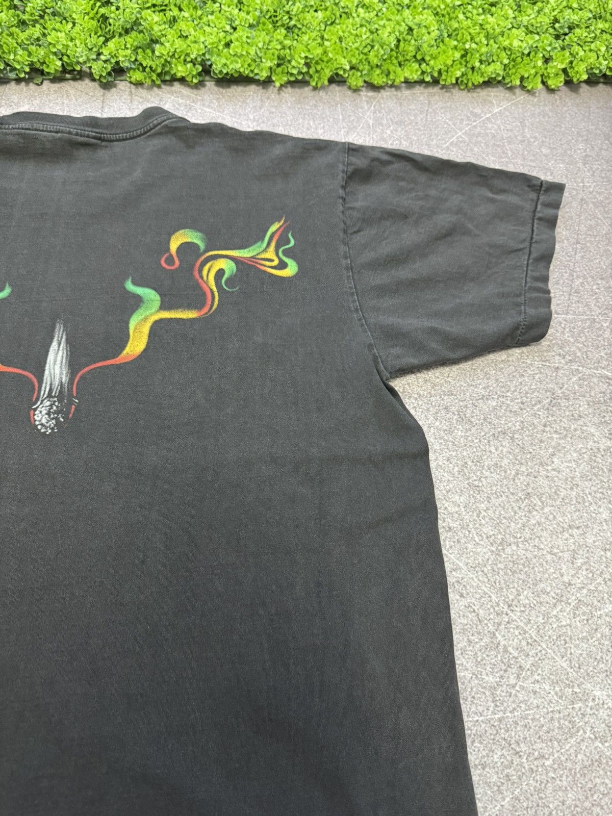 Vintage Vintage Bob Marley Joint T Shirt Faded Smoke Y2k Size US L / EU 52-54 / 3 - 16 Thumbnail