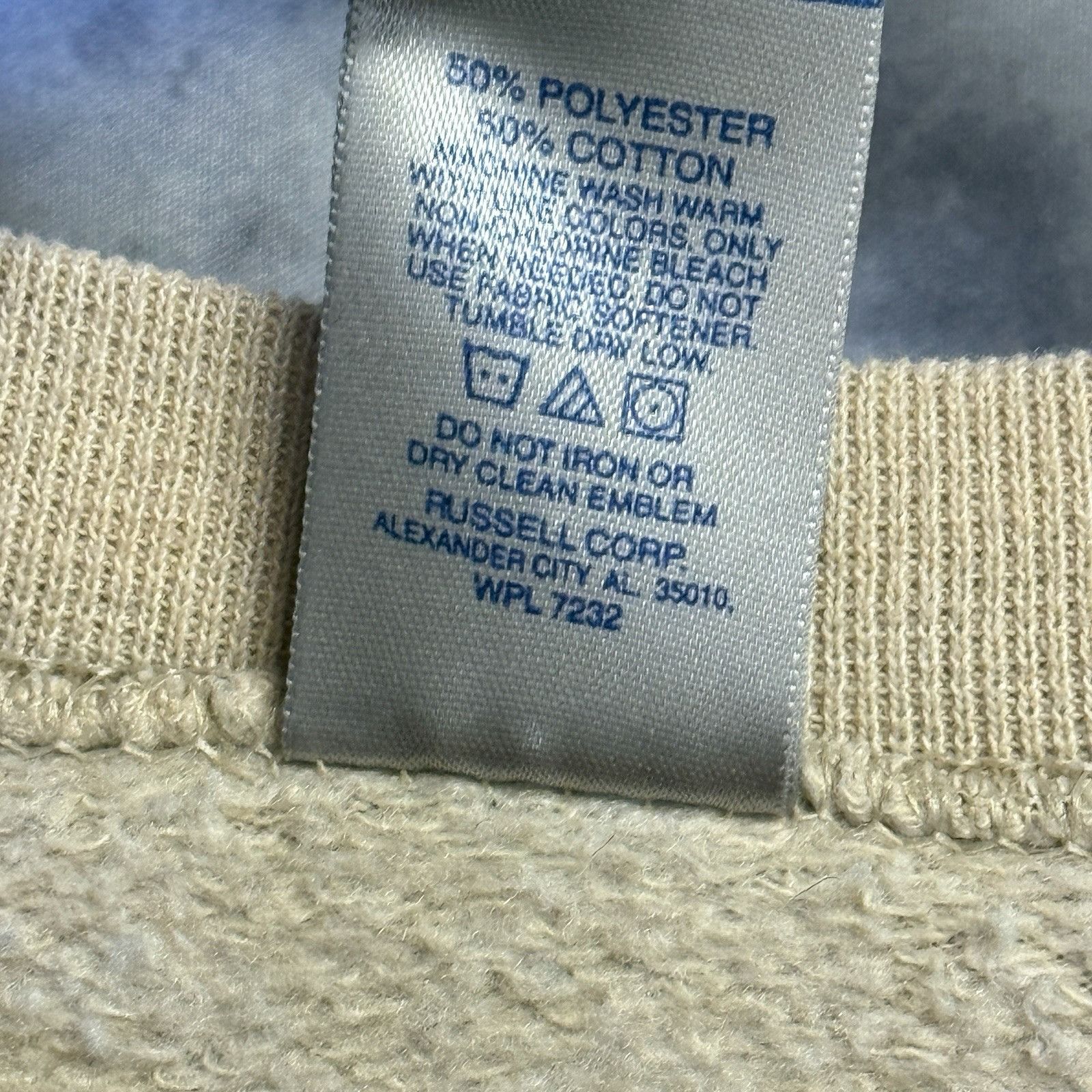 Russell Athletic Russell Athletic Sweatshirt Mens Large 22x24 Tan Crew Neck S Size US L / EU 52-54 / 3 - 13 Thumbnail