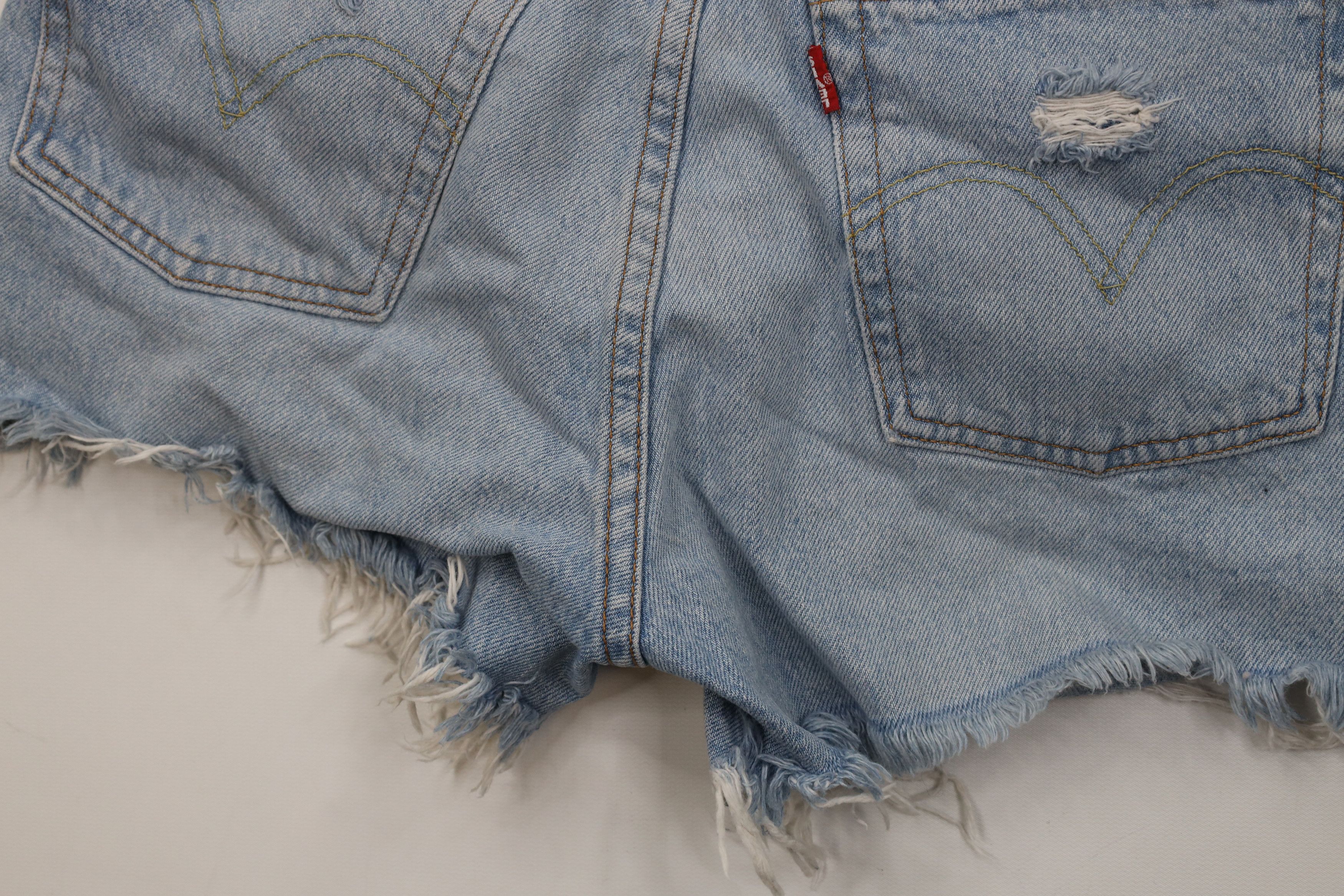 Levi's Vintage Y2K Levis 501xx Fly Cut Off Denim Jean Shorts Blue Size 26" / US 2 / IT 38 - 12 Thumbnail
