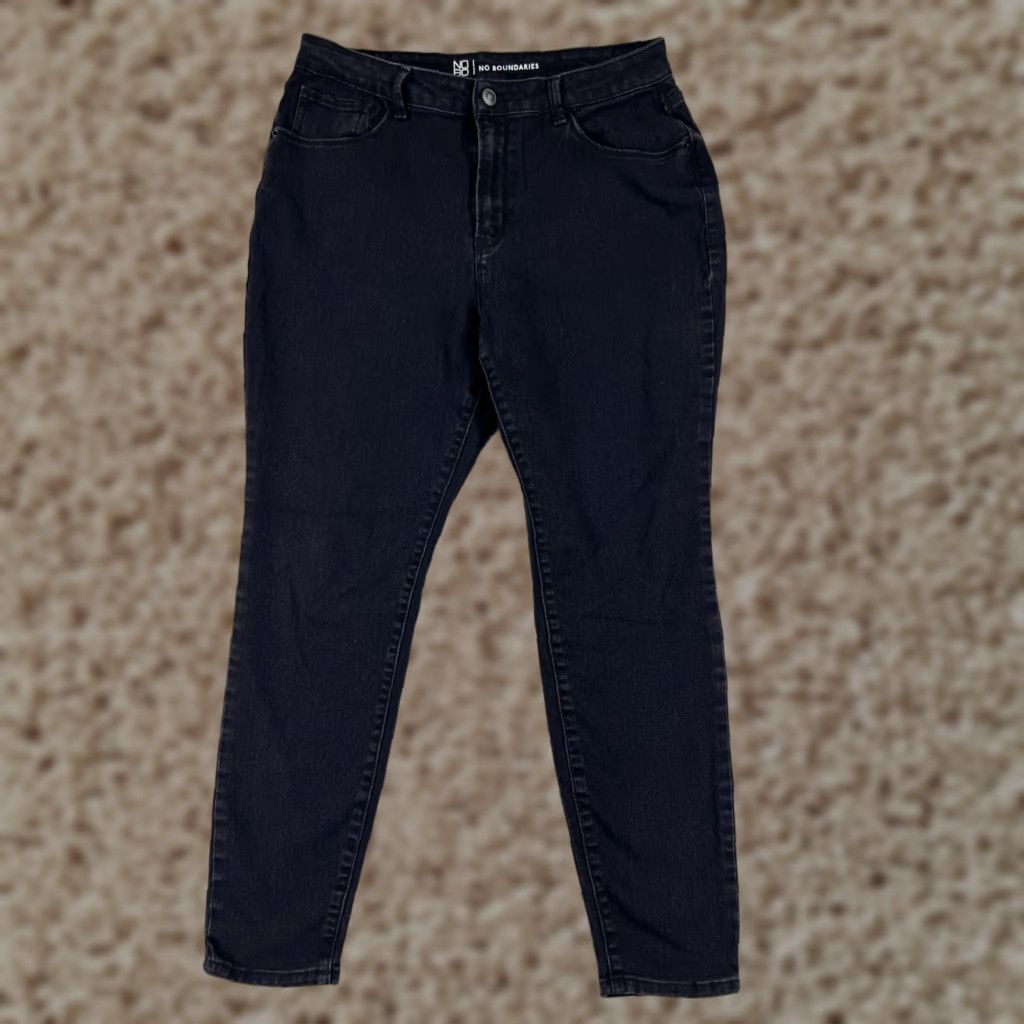 Vintage No Boundaries Jeans Women's Black Denim Skinny High Rise 15 Regular Cotton Blend 5-Pocket 29x26 Distressed Pockets Comfort Size 36" / US 14 / IT 50 - 1 Thumbnail