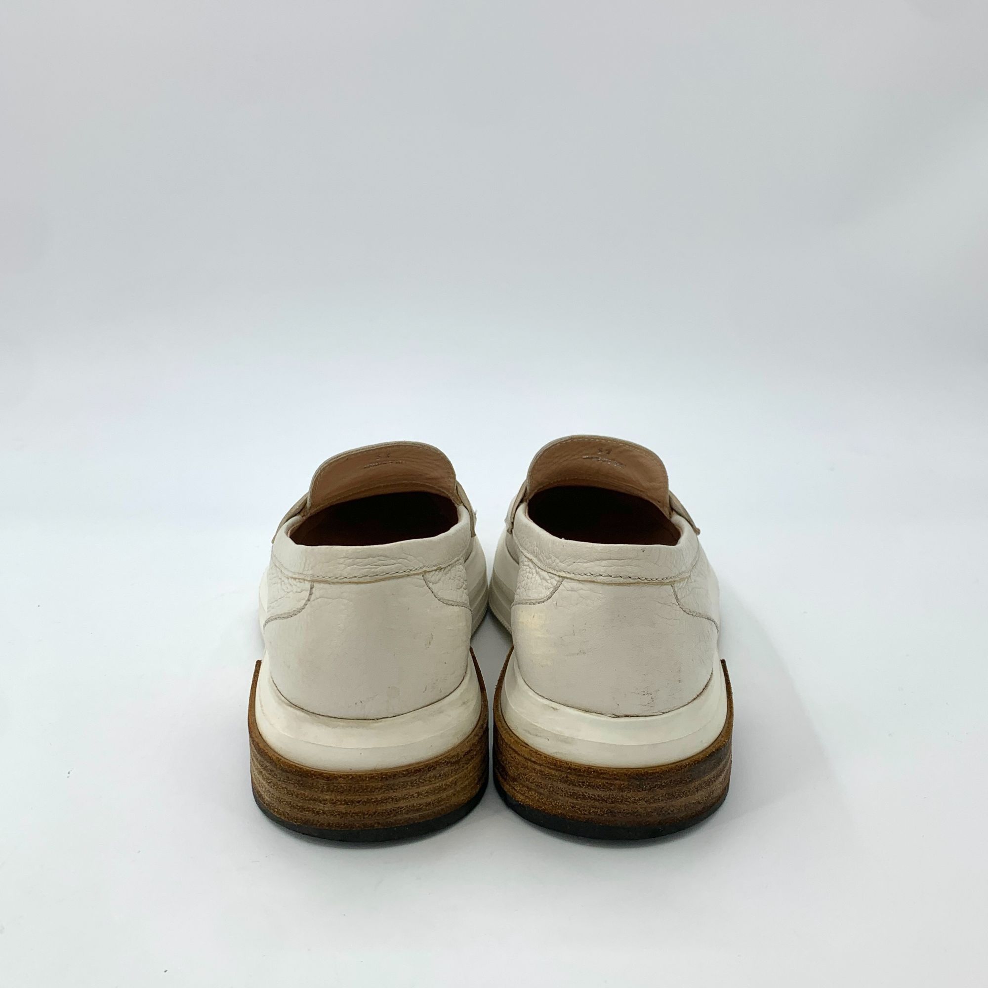Tod's Tod’s White Slip-On Loafers (Size 37) Size US 7 / IT 37 - 7 Thumbnail