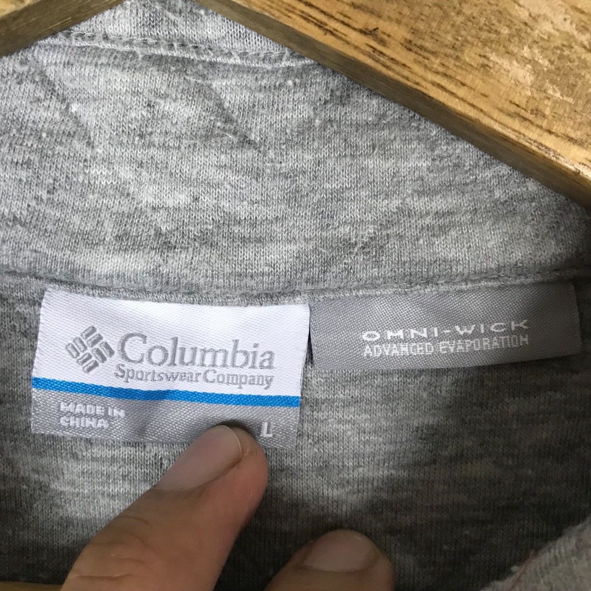 Columbia Vintage Columbia Mini Logo Pullover Jumper Sweatshirt Size US L / EU 52-54 / 3 - 7 Thumbnail