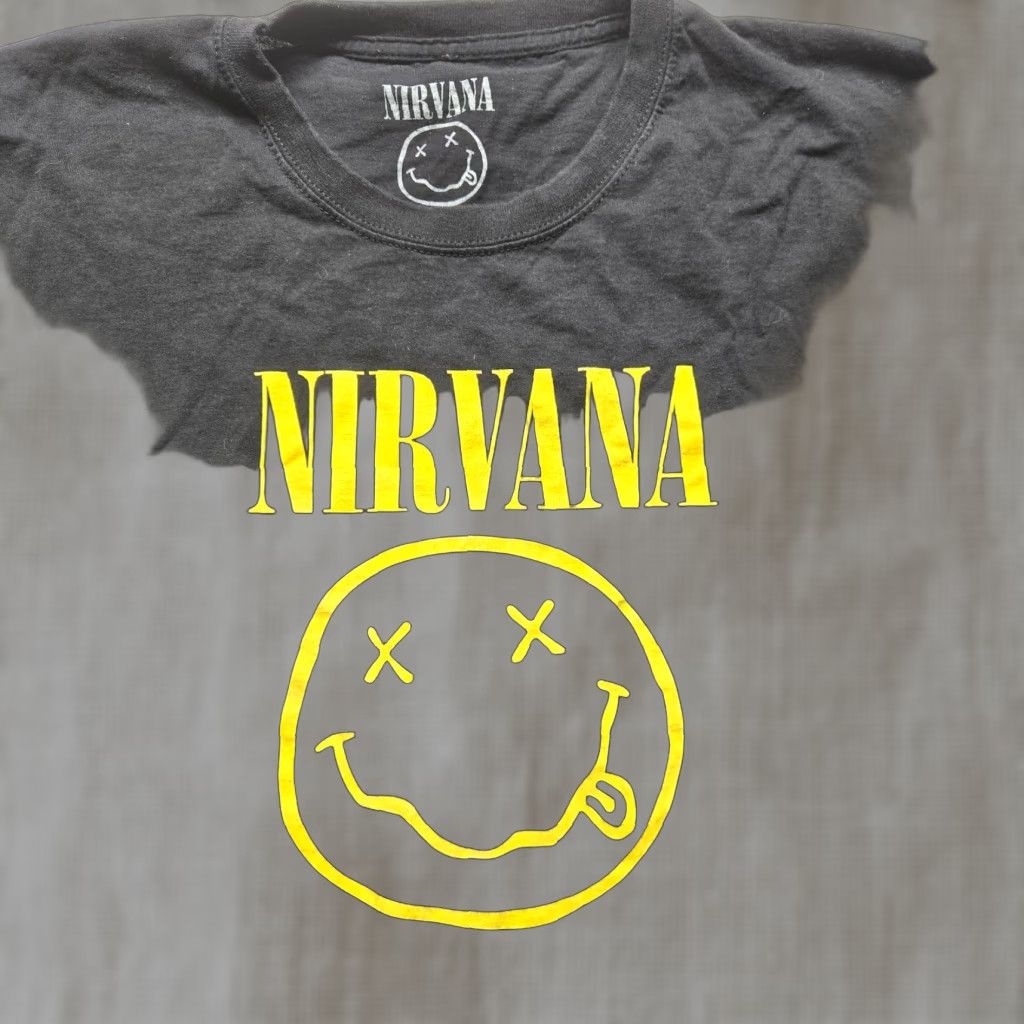 Gildan NIRVANA Gildan Gray Short Sleeve T-Shirt Adult Large Unisex Crew Neck Band Music 2020s Mens Size US L / EU 52-54 / 3 - 1 Thumbnail