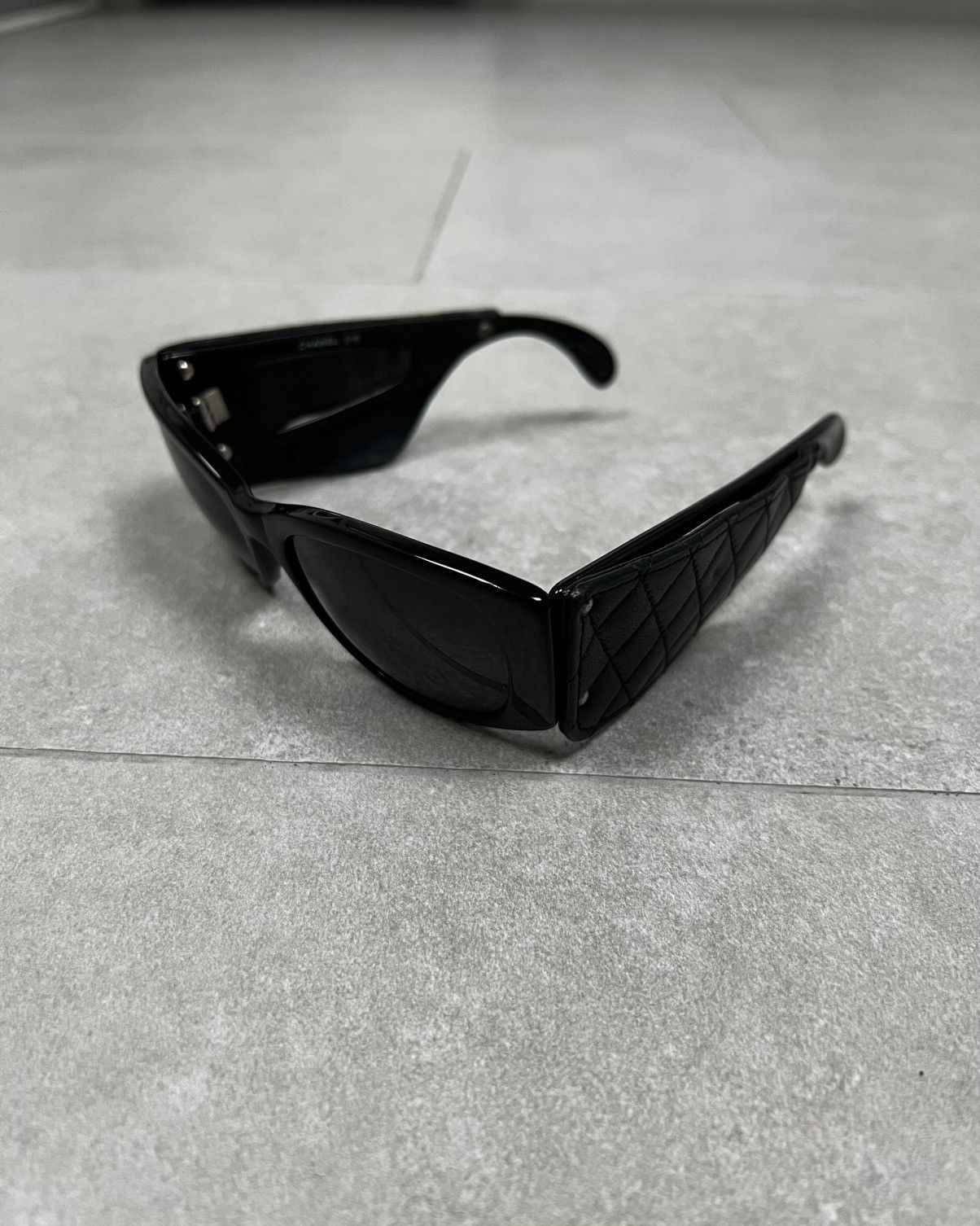 Chanel Chanel 1988 Vintage Aviator Pilot Quilted Leather Sunglasses Size ONE SIZE - 2 Thumbnail