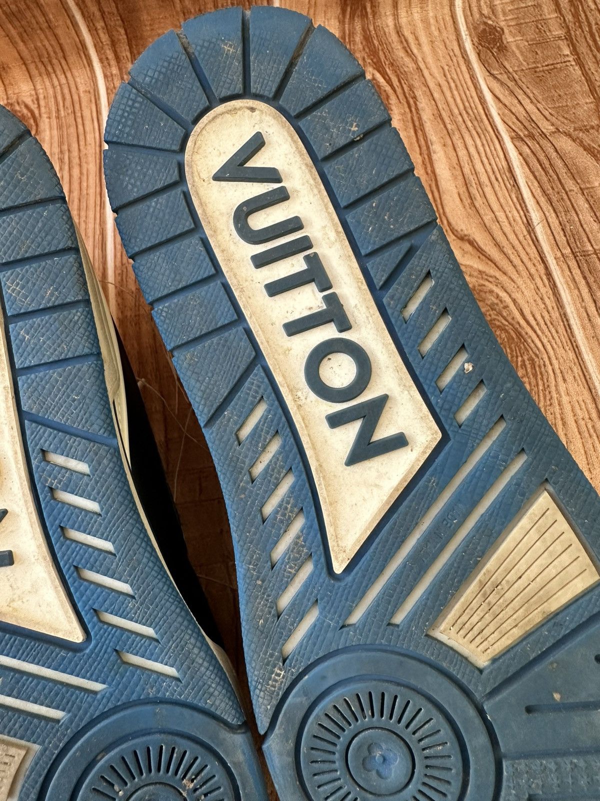 Louis Vuitton Louis Vuitton X Virgil Abloh Leather Lowtops Size US 9 / EU 42 - 22 Thumbnail