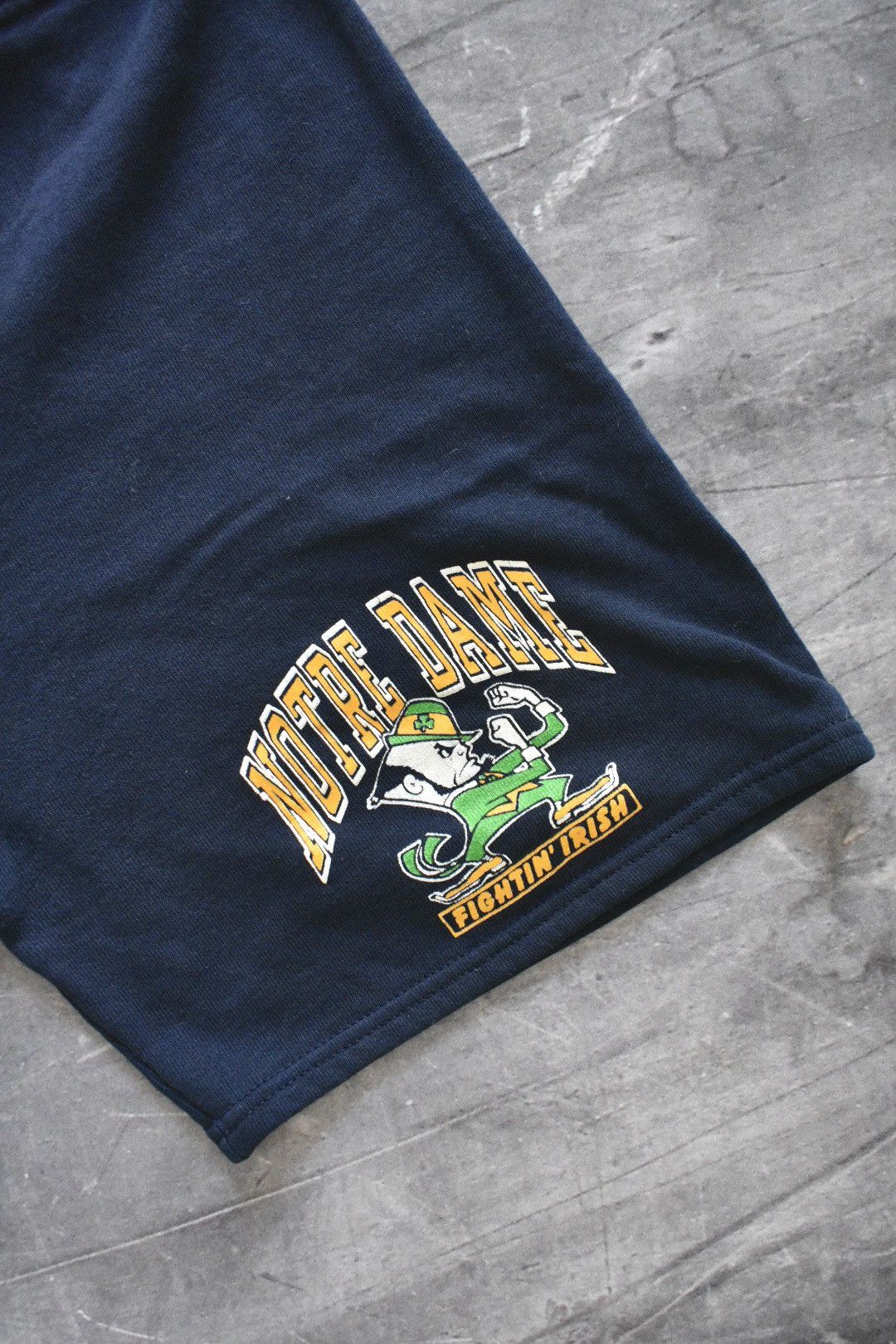 NCAA Vintage 90s Norte Dame University Sweatshorts (M) Size US 33 - 2 Thumbnail