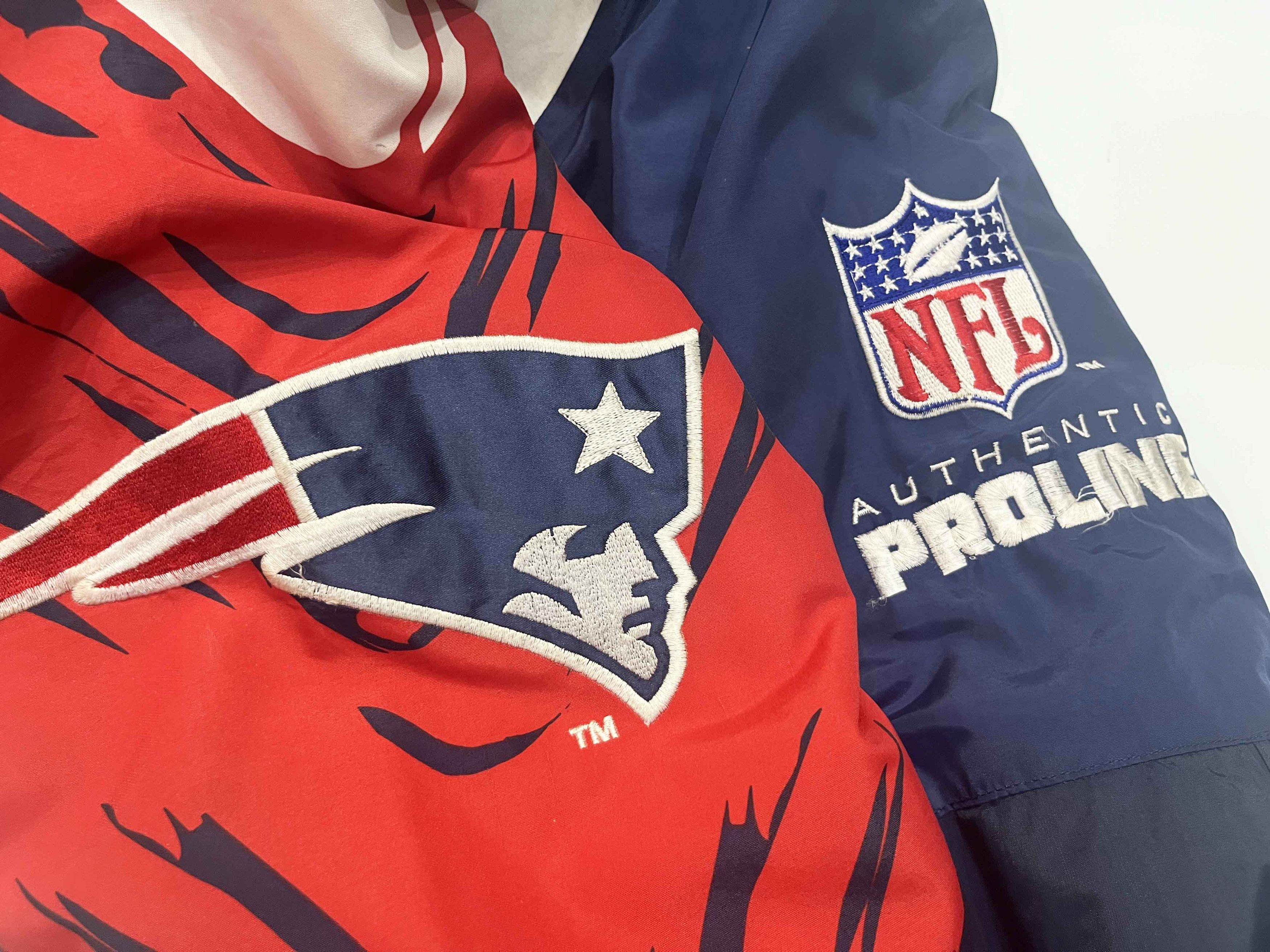 Logo Athletic Logo Athletic NFL New England Patriots Splash Puffer Jacket Size US L / EU 52-54 / 3 - 8 Thumbnail