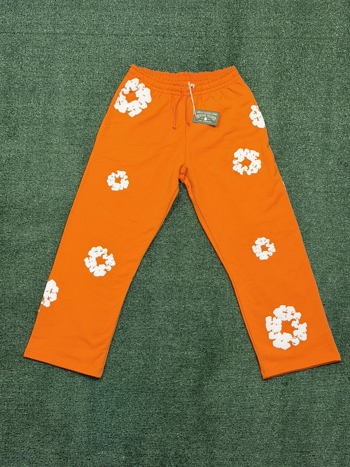 DENIM TEARS Denim Tears Cotton Wreath Sweatpants Orange (NWT) Medium Size US 32 / EU 48 - 1 Thumbnail
