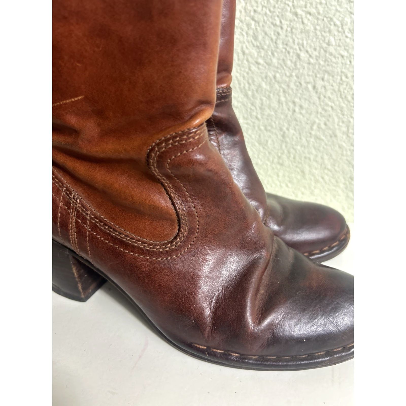 Frye FRYE Lucinda Short Brown Leather Bootie Boots Women 6.5 M Buckle Leather Inside Flaw Mid-Calf Almond Toe Size 28" / US 6 / IT 42 - 4 Thumbnail