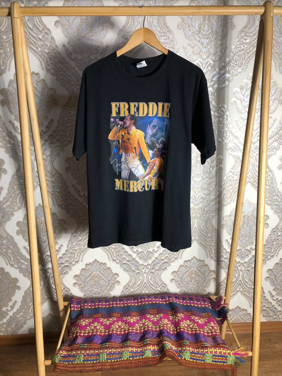 Vintage VERY RARE QUEEN FREDDIE MERCURY TOUR T-SHIRT BIG LOGO 90s Size US XL / EU 56 / 4 - 1 Thumbnail