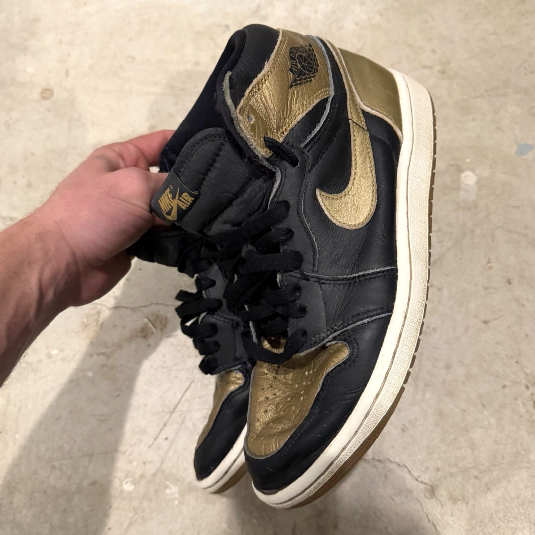 Jordan Brand Air Jordan 1 Retro OG High Black Gold Distressed - 7.5 US / 6.5 UK Men's Sneaker High Top Gold 2024 DZ5485-071 Size US 7 / EU 40 - 6 Thumbnail