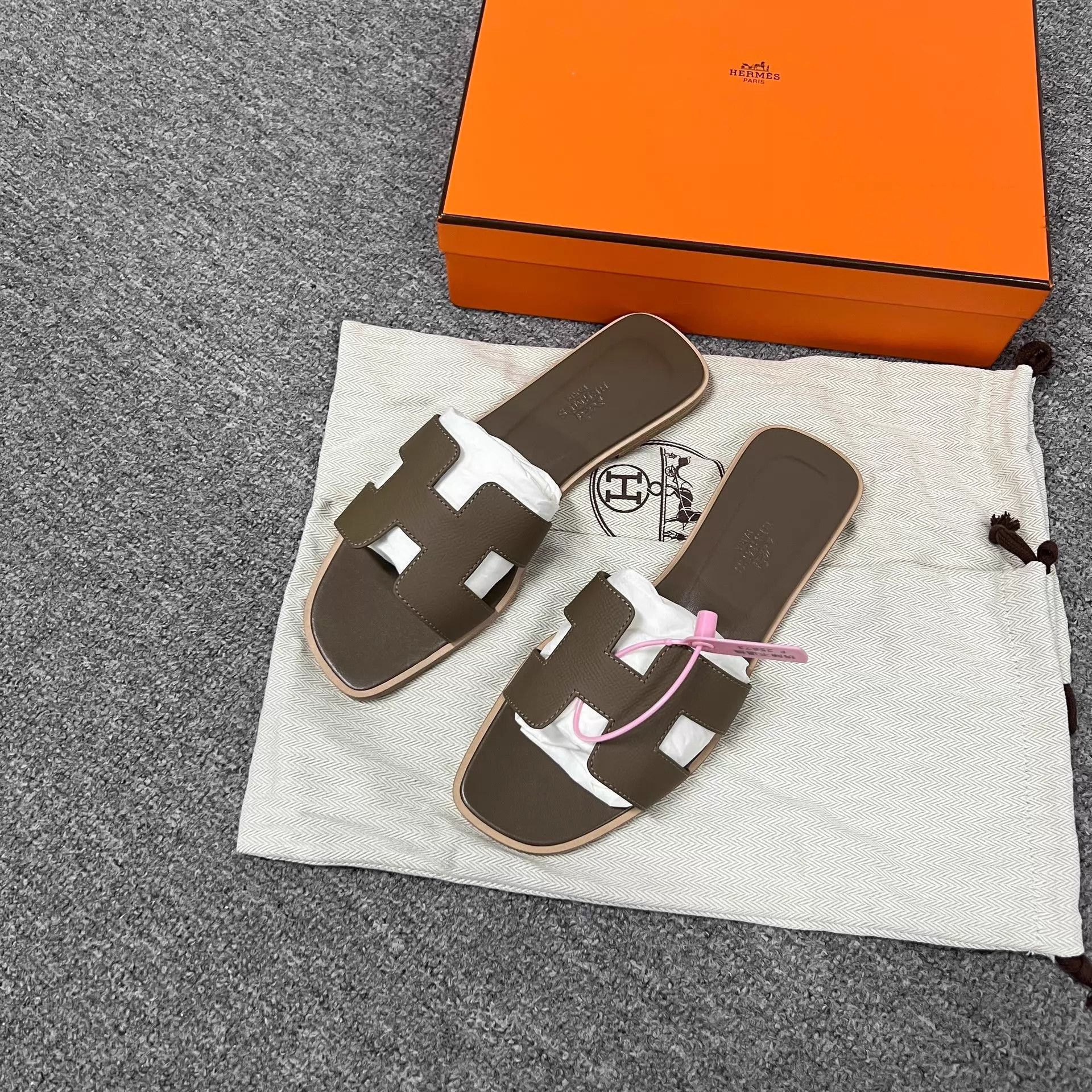 Hermes Hermes H Elephant Grey Slippers New w/ Box Dust Bag Size US 7 / IT 37 - 1 Thumbnail