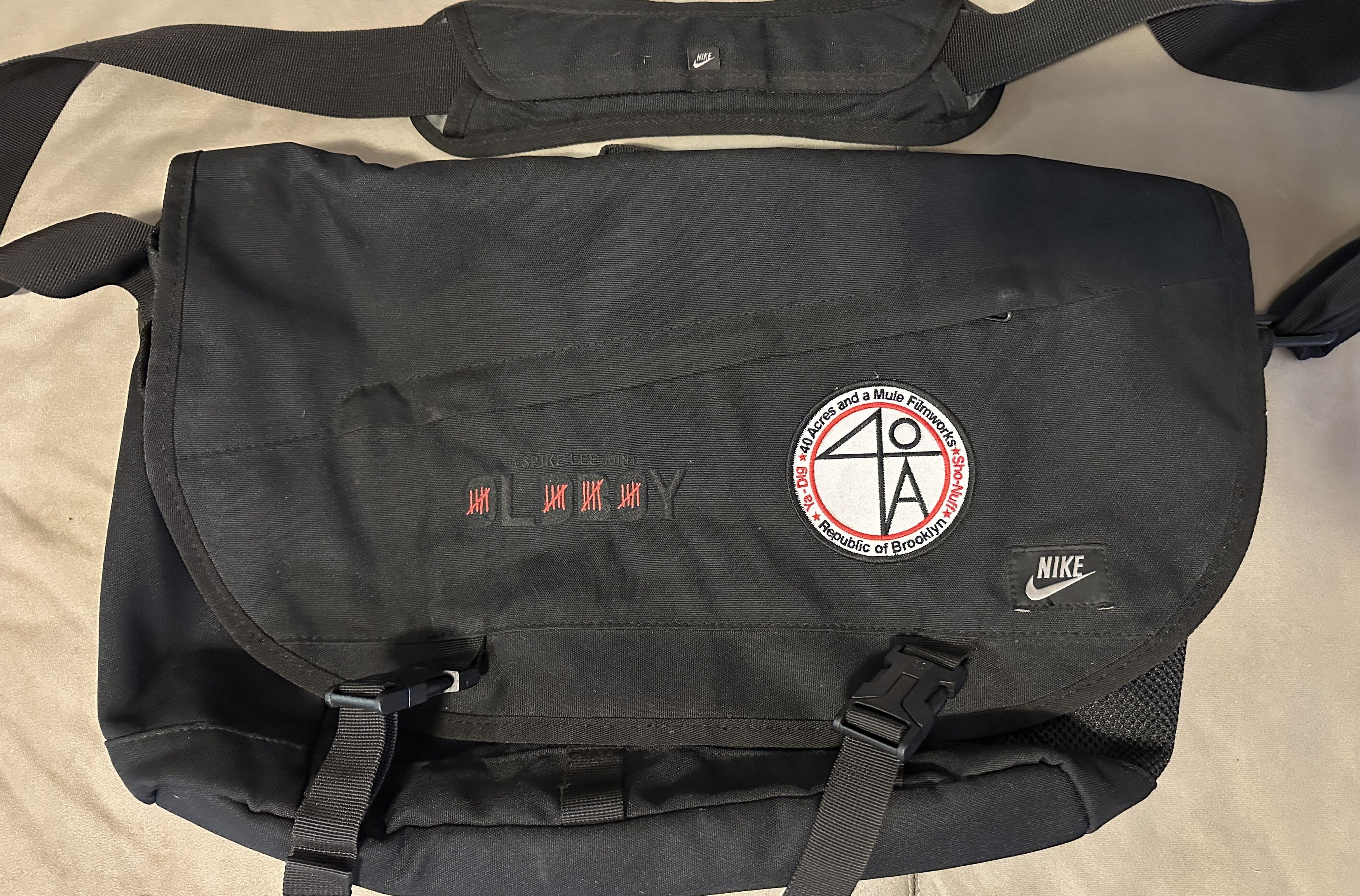 Nike Nike Spike Lee Oldboy 40 Acres Crew Messenger Bag Size ONE SIZE - 1 Thumbnail