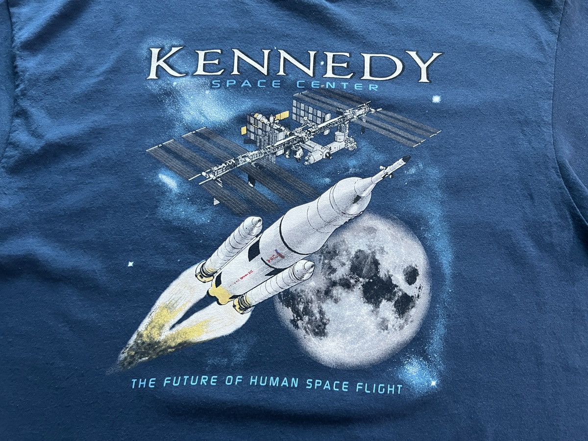 Vintage Kennedy Space Center : The Future Of Human Space Flight Size US XL / EU 56 / 4 - 3 Thumbnail