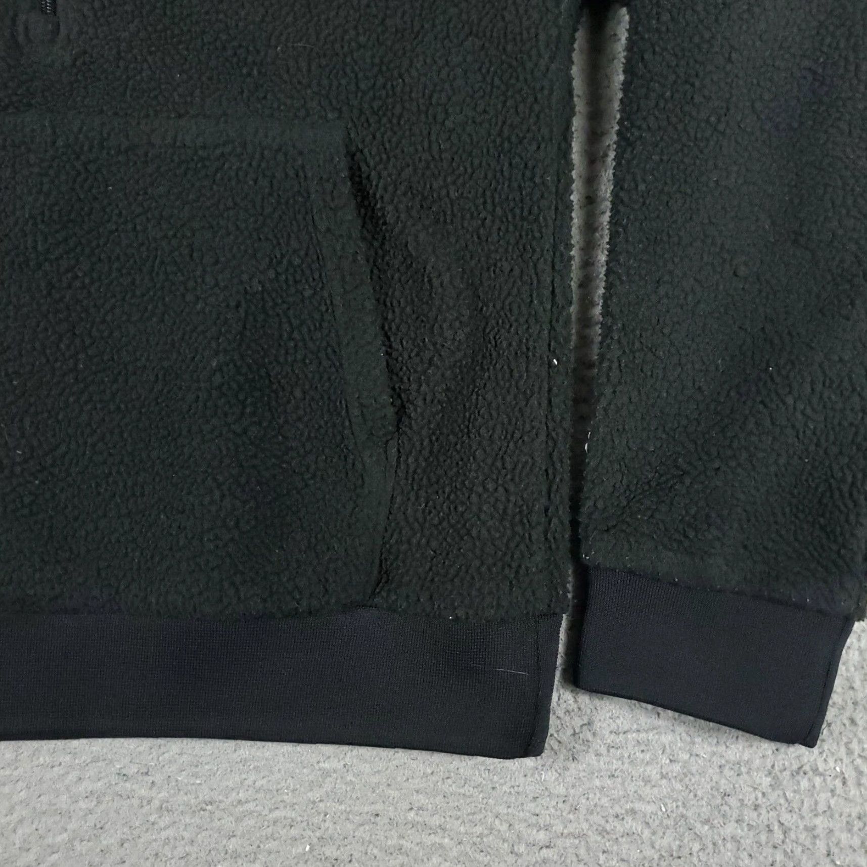 Champion Champion Hoodie Mens Small Black Fleece Pullover Sweatshirt Size US S / EU 44-46 / 1 - 4 Thumbnail