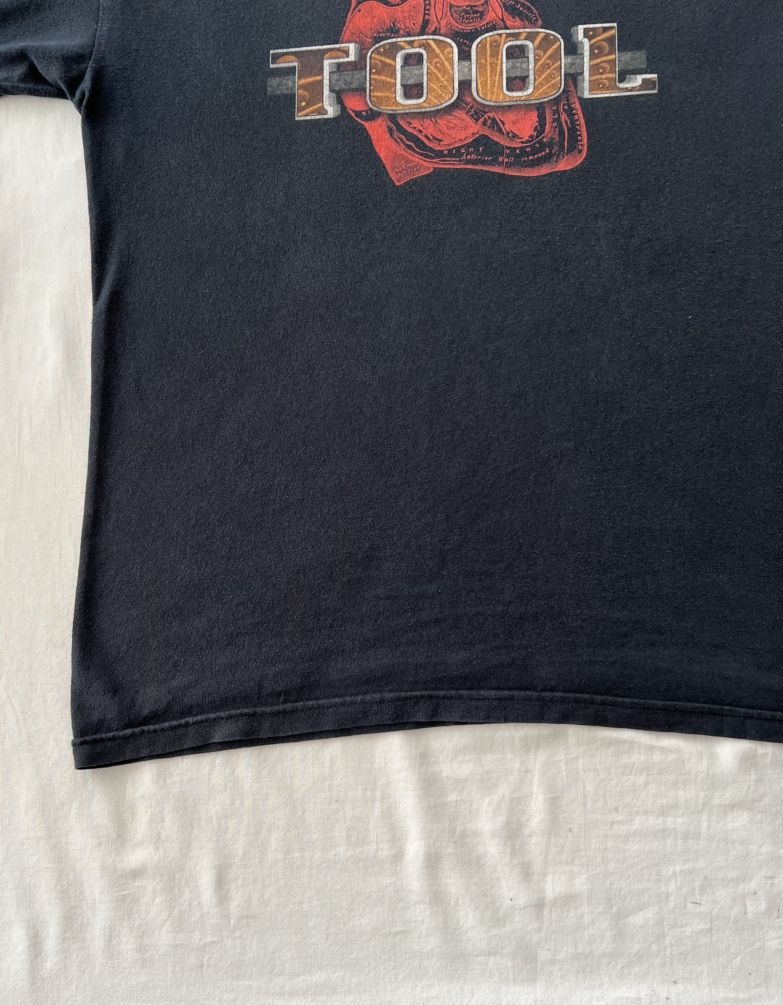 Band Tees Vintage 2004 Tool Undertow Heart Anatomy Black T-shirt Size US M / EU 48-50 / 2 - 8 Thumbnail