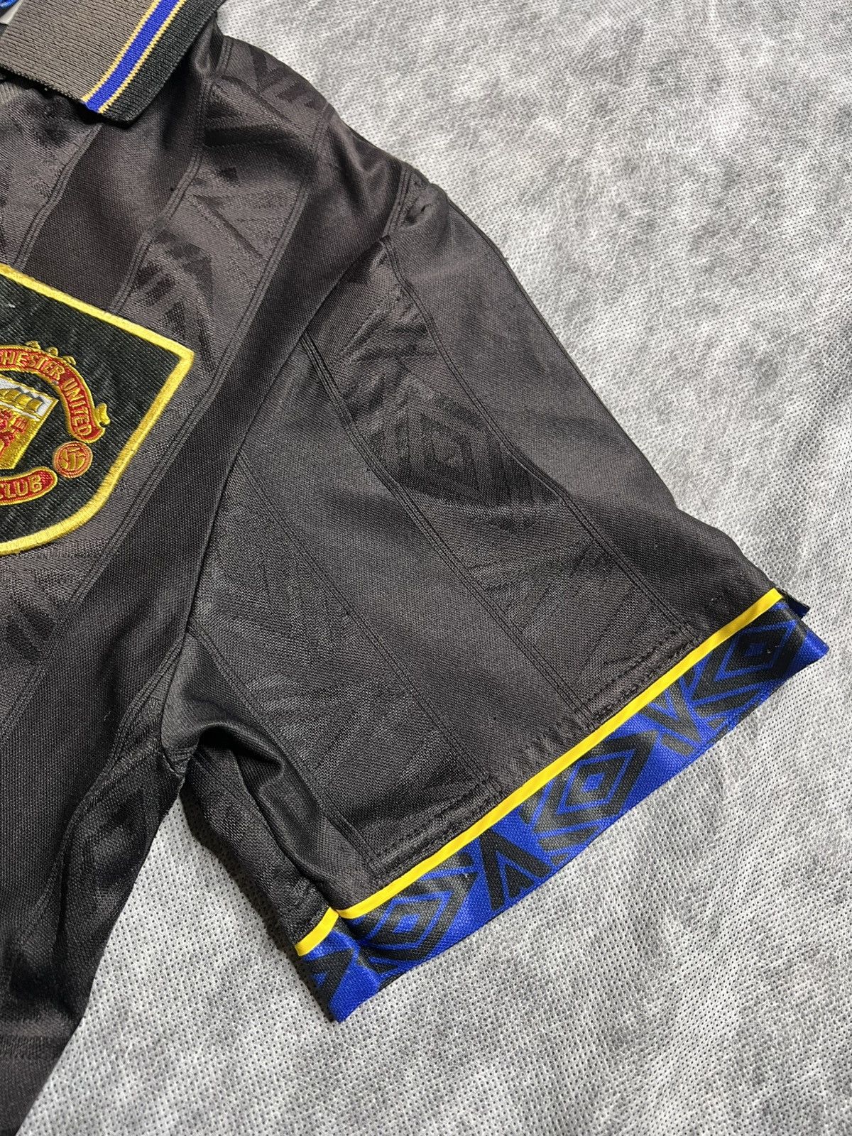 Umbro Manchester United 1993 Football Shirt Jersey Size US S / EU 44-46 / 1 - 3 Thumbnail