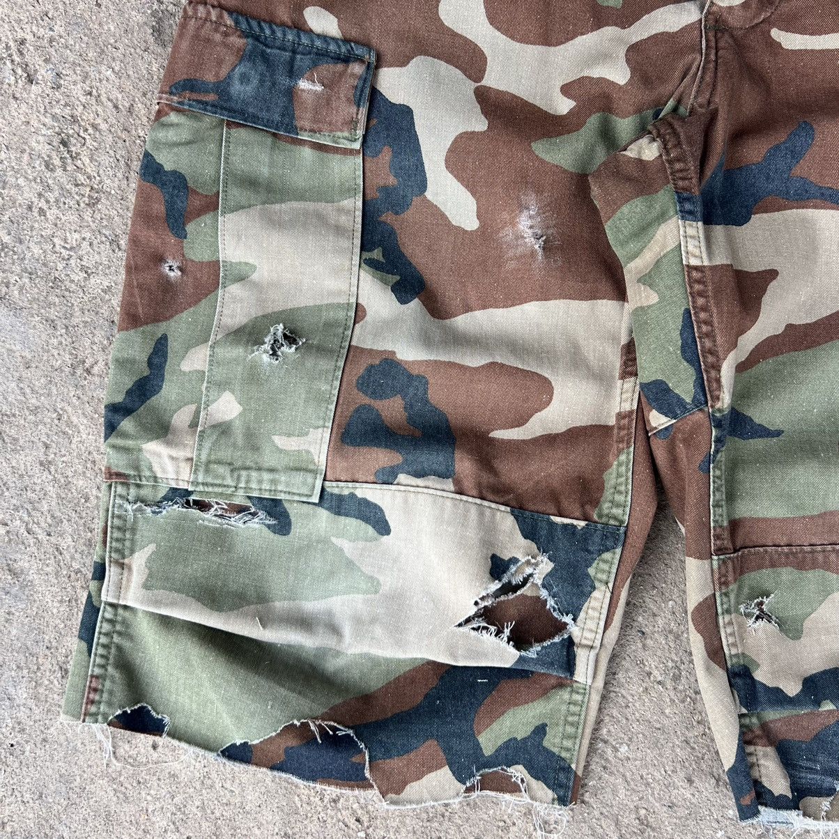 Vintage Vintage Camo Cargo Shorts Size US 32 / EU 48 - 2 Thumbnail