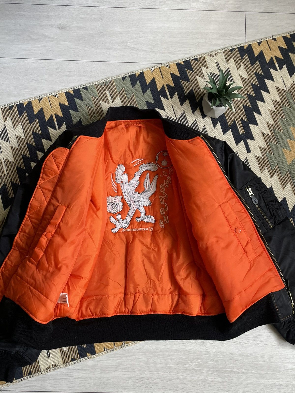Warner Bros ❗️RARE❗️Vintage F.C. Barcelona Warner Bros MA-1 Flyers Bomber Size US M / EU 48-50 / 2 - 13 Thumbnail