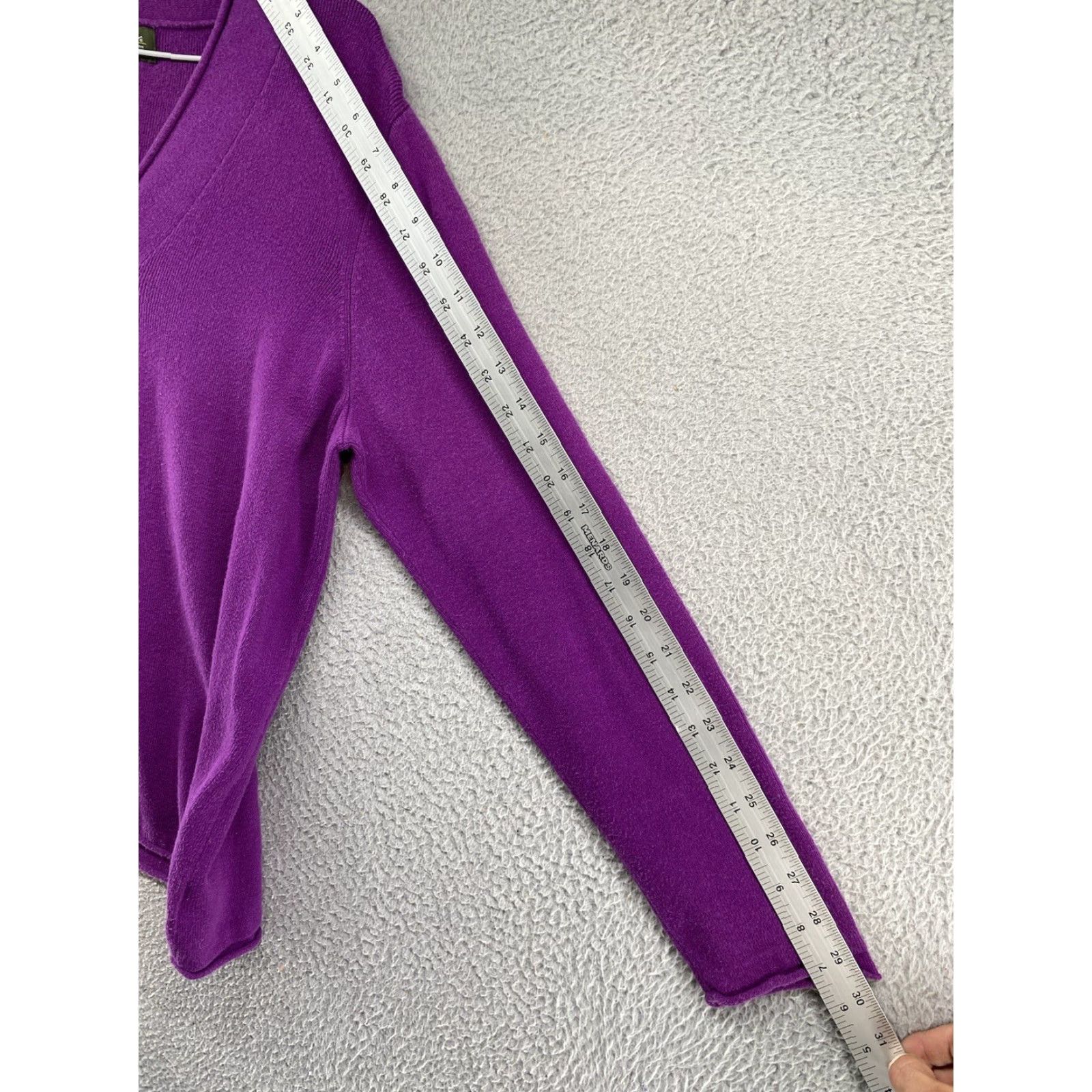 Eddie Bauer Eddie Bauer Cable Knit V Neck Cotton Blend Sweater Women's Purple XL Pullover Knit Wool? No Nylon? (Please ensure accuracy) Size XL / US 12-14 / IT 48-50 - 7 Thumbnail