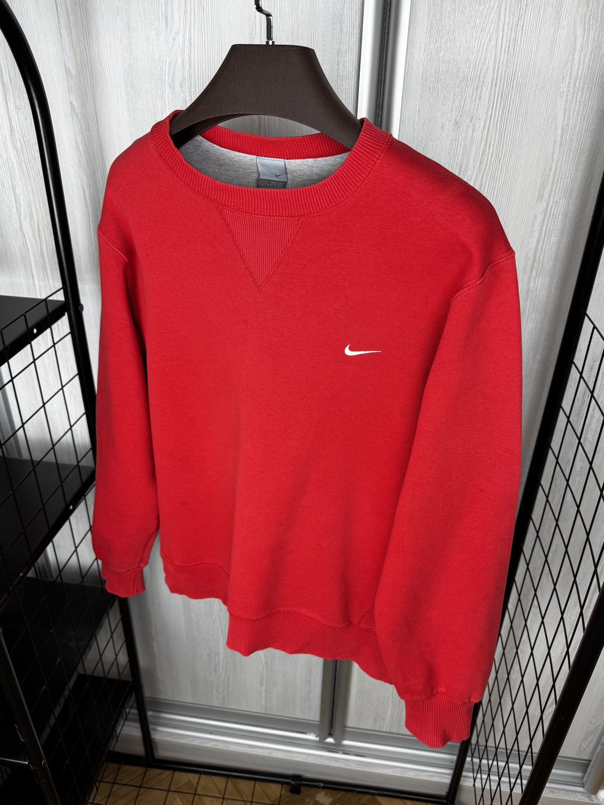 Nike Nike vintage y2k red basic solo swoosh sweatshirt size M Size US M / EU 48-50 / 2 - 5 Thumbnail