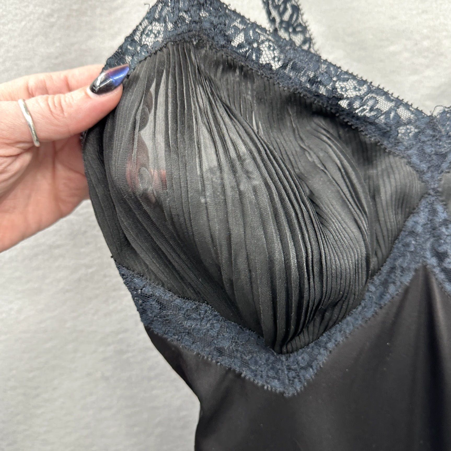Vintage VINTAGE Vanity Fair Slip 36 Black Nylon Full 70s 60s Pin-Up Sissy Coquette Decade 1960s Mens Womens Girls Boys Size ONE SIZE - 5 Thumbnail